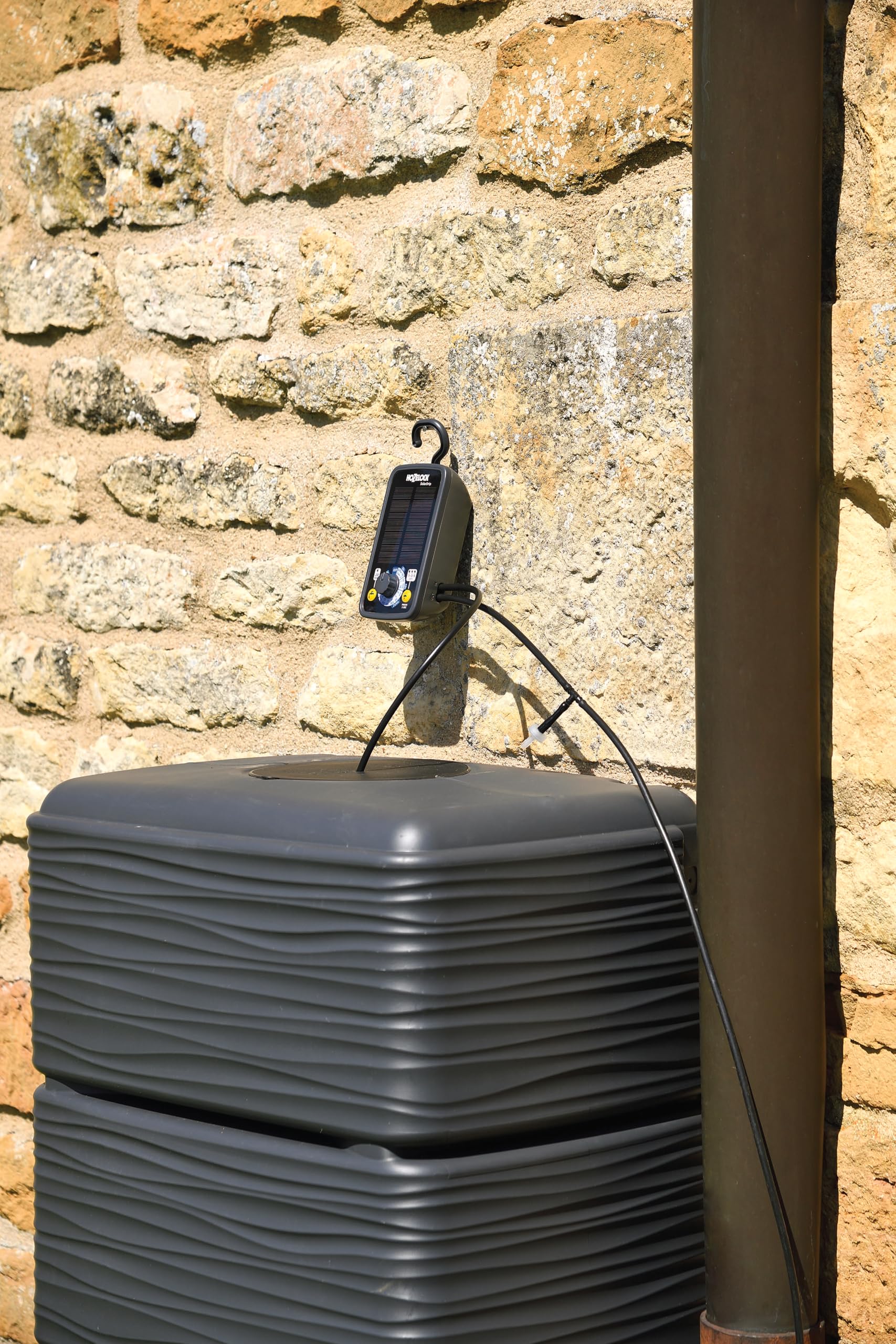 HOZELOCK - Solar Select Controller, kit di irrigazione automatica a energia solare per un massimo di 20 vasi, sistema di irrigazione a goccia con tubo da 20 m, 13 programmi preimpostati, irrigazione