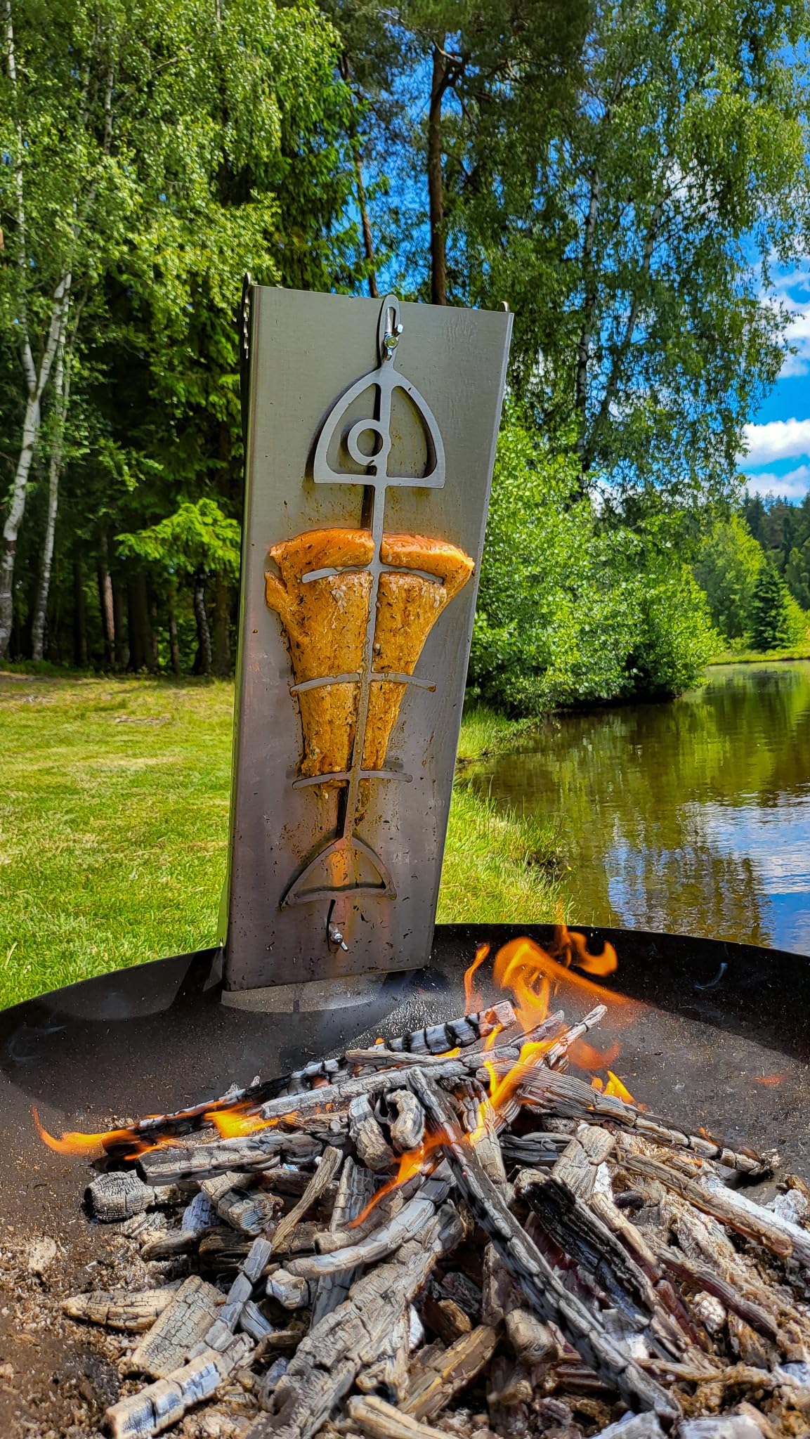 Flammlachsbrett Flammlachshalter Edelstahl mit Schienen (Lebensmittelecht V2A AISI 304) Rostfrei, Verstellbare Halterung 180° drehbar, Perfekt für Feuerschalen (Lieferung ohne Feuerschale)