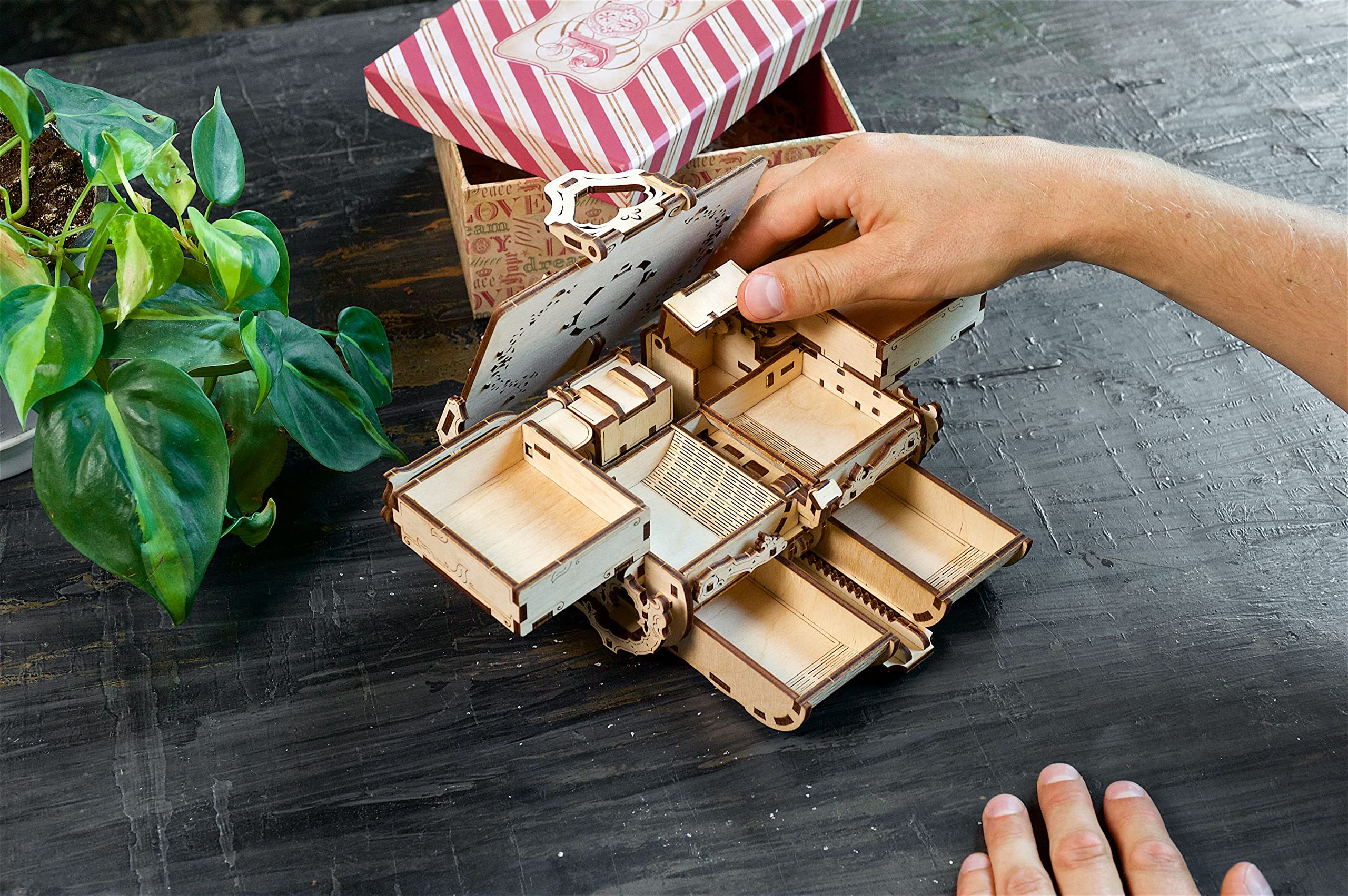 UGEARS Mécanique Boîte Antique à Bijoux Casse Tete Puzzle en Bois 3D-Jeu de Construction