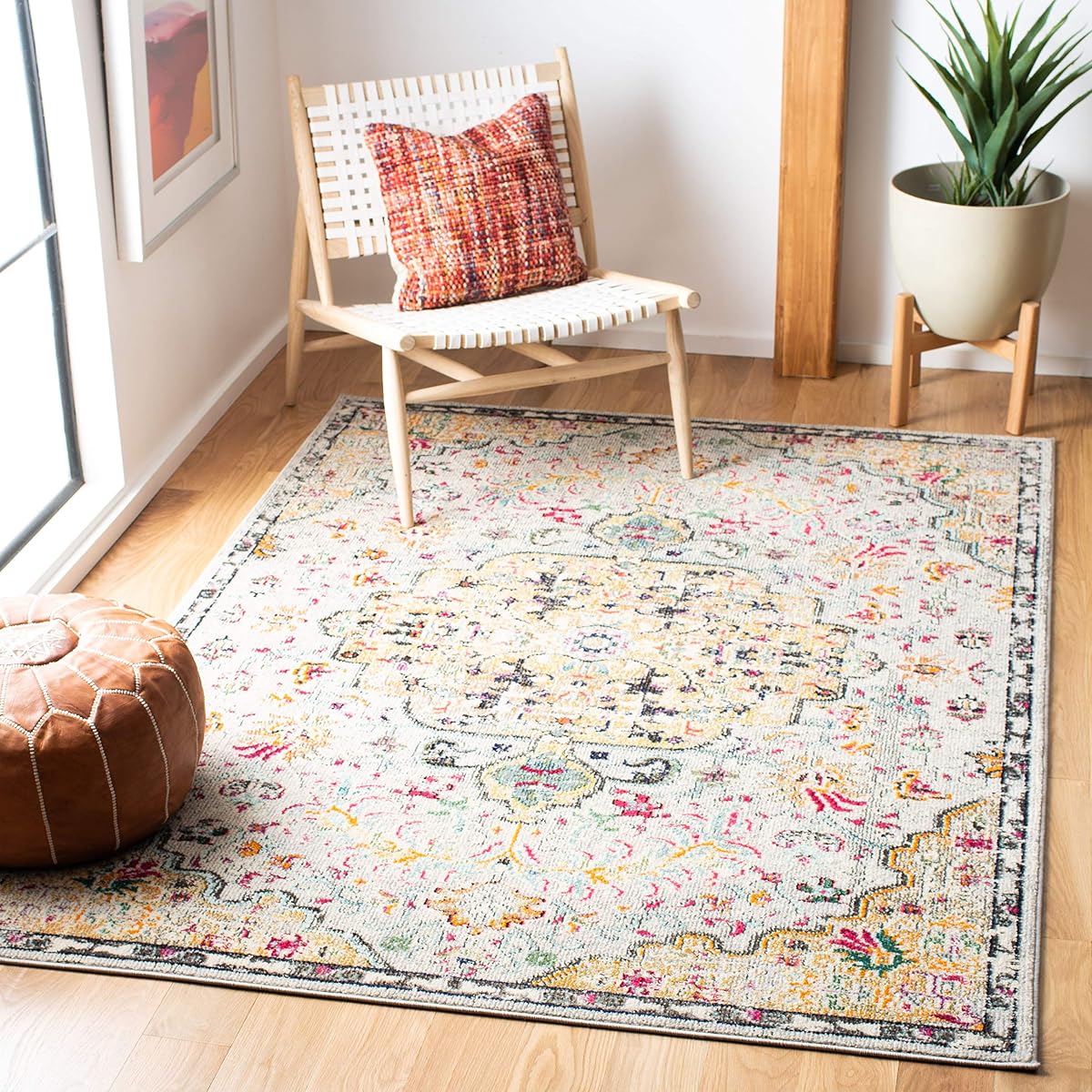 SAFAVIEH Madison Collection Alfombra de área – 5'3" x 7'6", gris y dorado, diseño envejecido de medallón boho chic, no se desprende y fácil cuidado, ideal para áreas de alto tráfico en sala de estar, dormitorio (MAD447G)