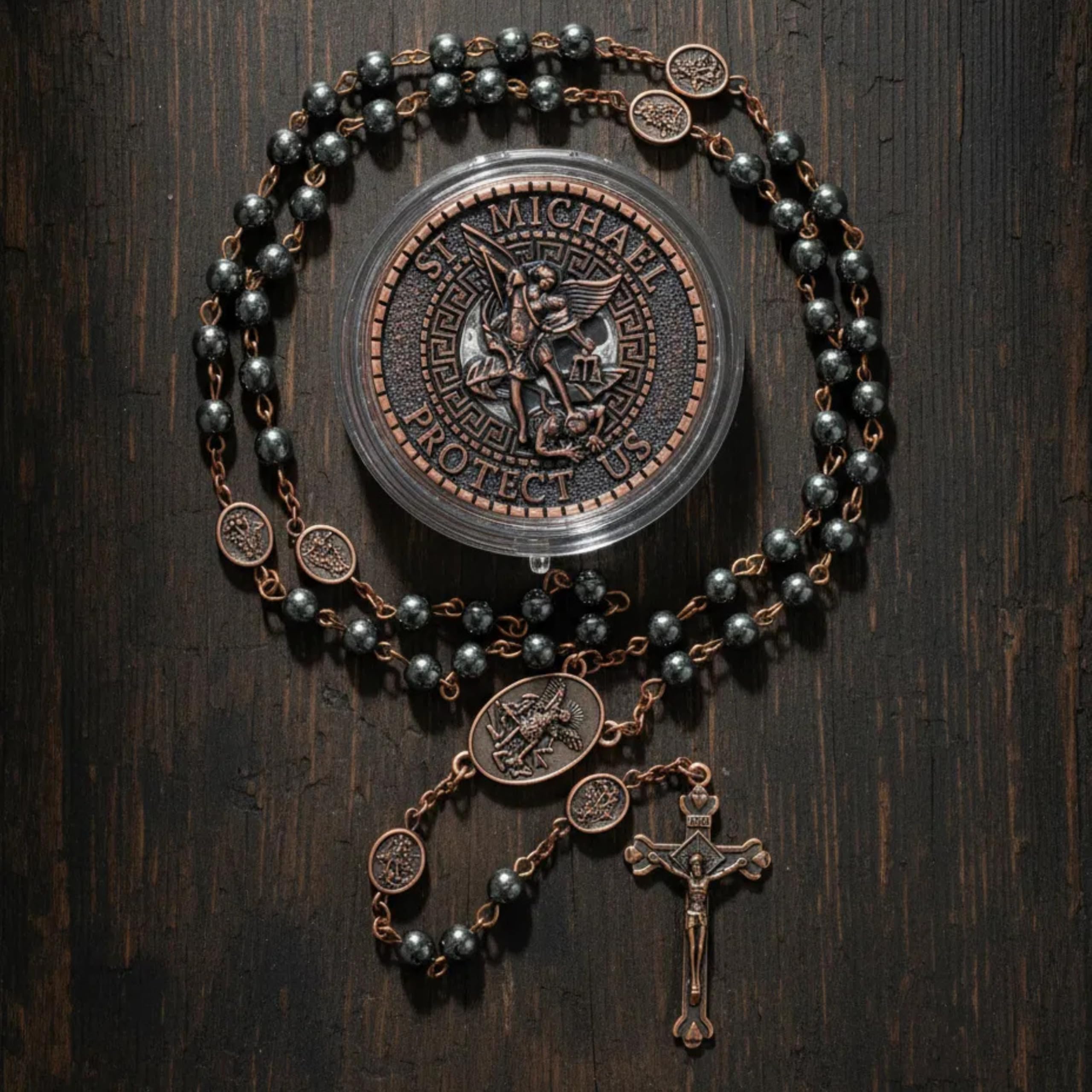 Nazareth Store Rosario di San Michele Collana di perline di pietra ematite Perline di gloria in metallo Medaglia dell'Arcangelo e croce con scatola regalo in metallo