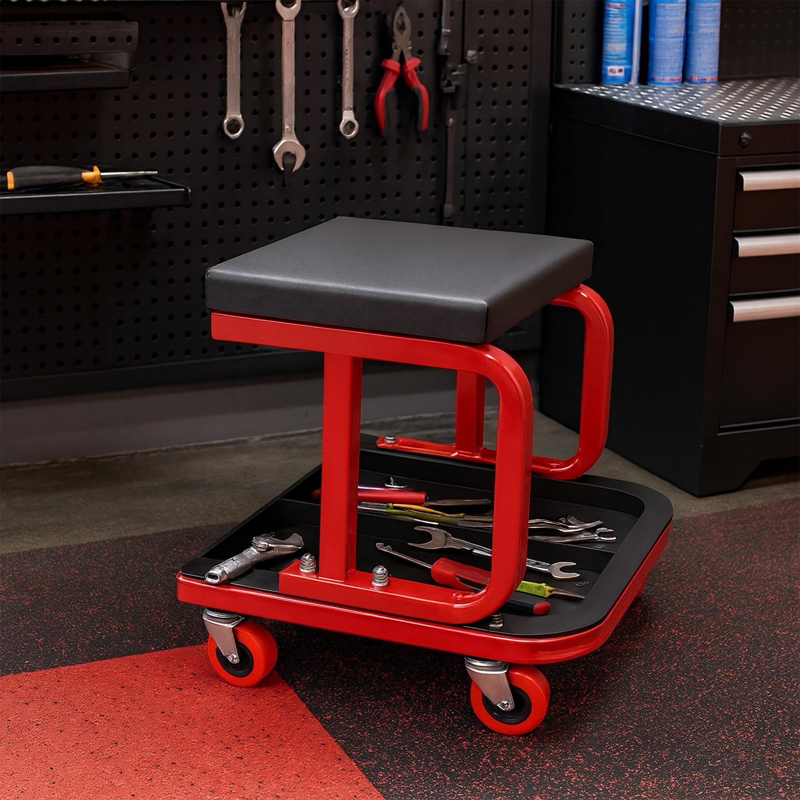 Tabouret d'atelier Relaxdays avec Rangement, jusqu'à 100 kg, Assise rembourrée, 4 roulettes, Noir-Rouge