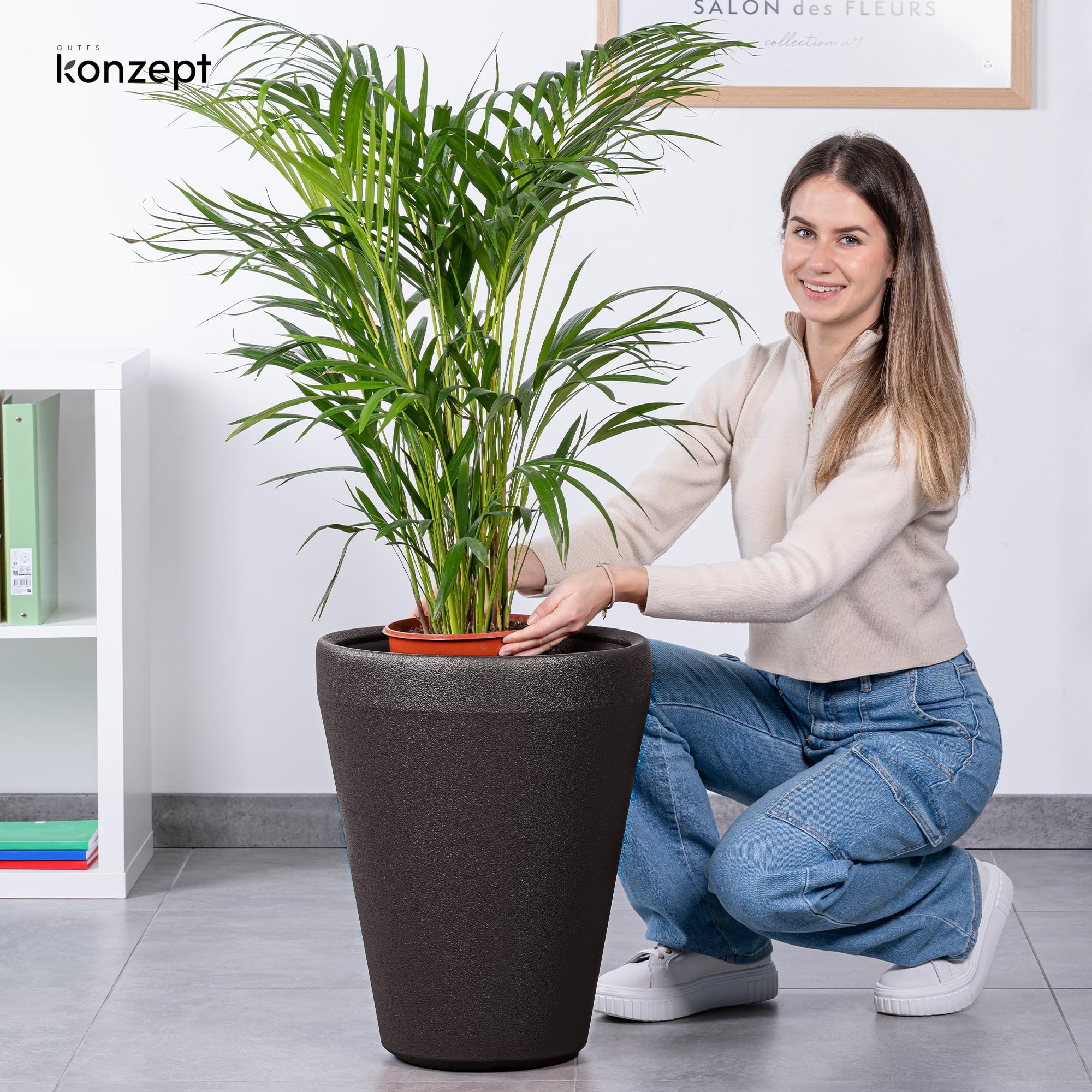 Maceta KONZEPT de 40 cm de diámetro en plástico, alta y grande, 40 L – Maceta con aspecto de arcilla, moderna, resistente a los rayos UV y a las heladas, ligera y de fácil cuidado, para interior y