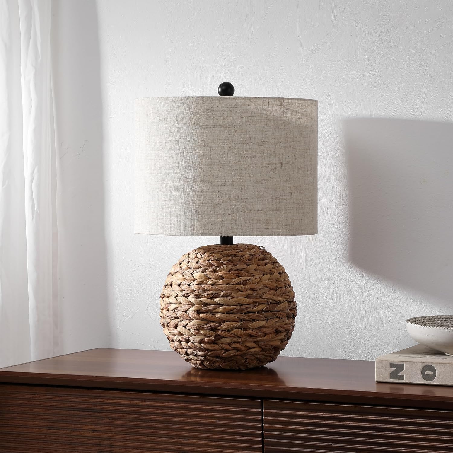 JONATHAN Y 21.5" Brown Modern Coastal Woven Rattan Globe LED Table Lamp for Bedroom, Oatmeal Linen Drum Shade, LED Bulb Included, Rustic Bedside Lamp for Living Room JYL6514A