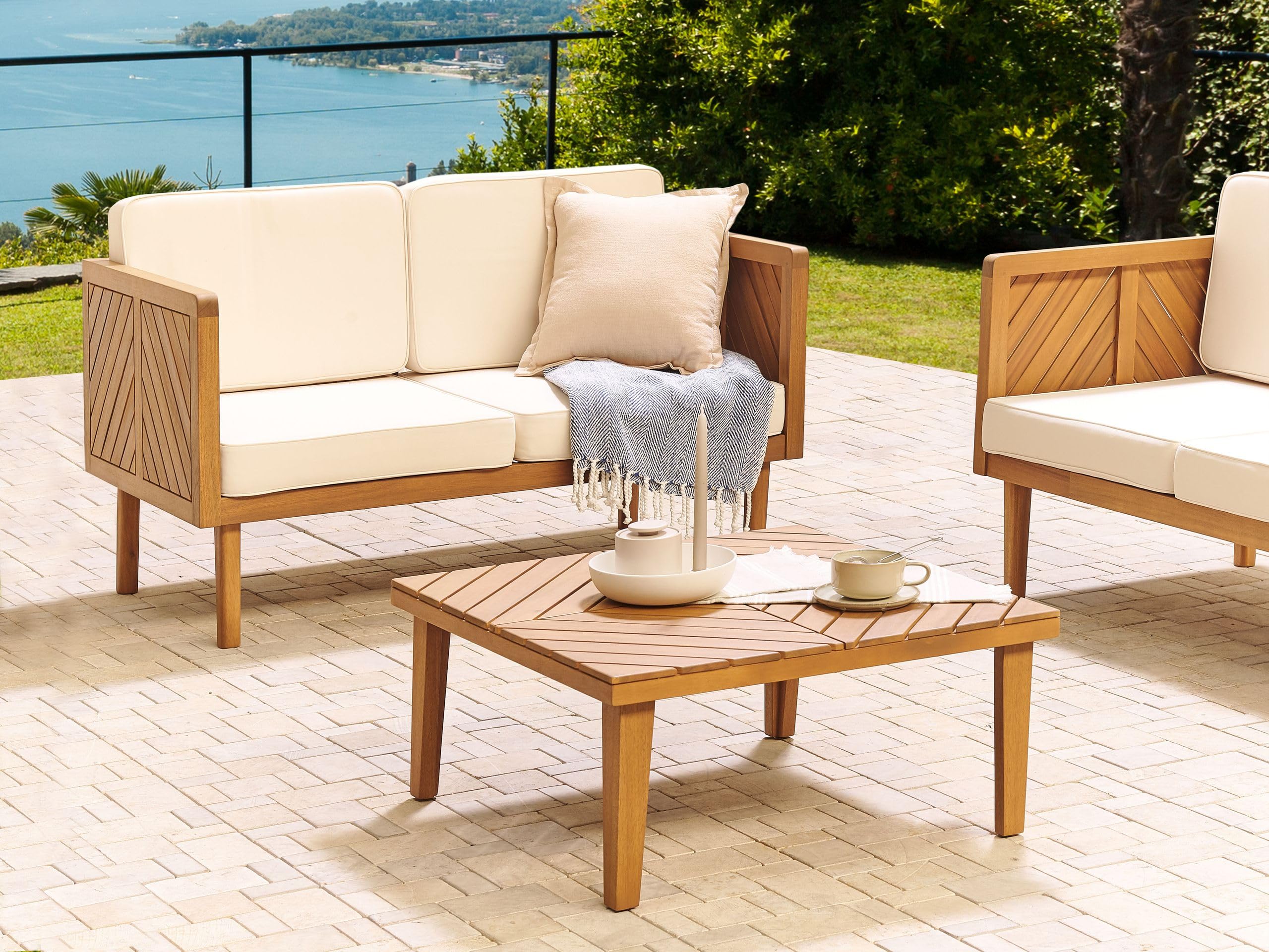 Beliani Table Basse de Jardin Claire en Bois d'Acacia 70 x 70 cm Moderne UV Résistant Baratti