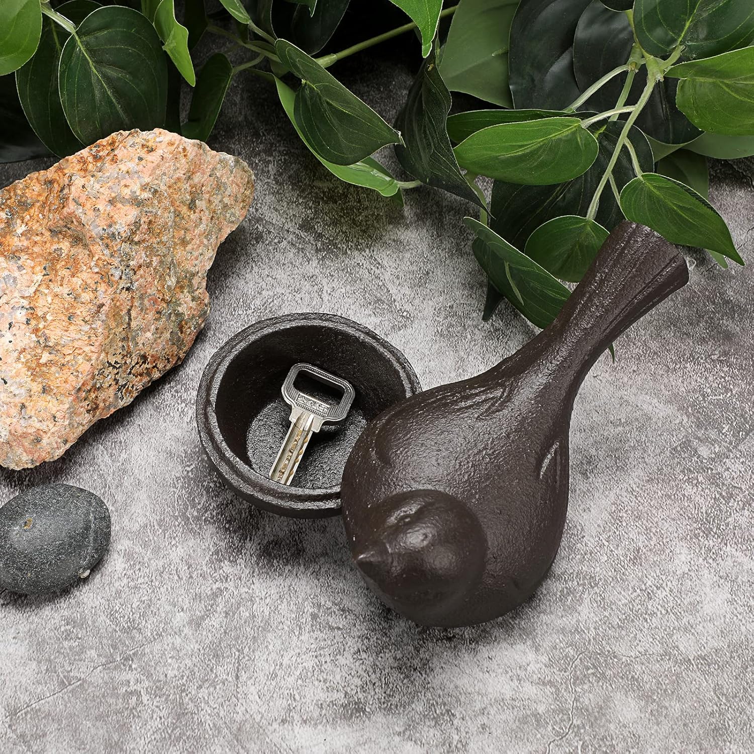 JUXYES Bird Cast Iron Key Hider Outside Spare Door Key Box Outdoor Small Garden Statues Ornament, Bird Indoor Decoration Jewelry Trinkets Box for Key, Ear Studs, Ring, Paper Clip