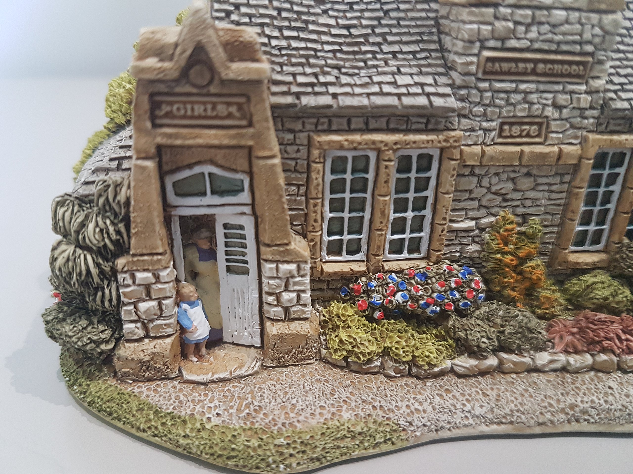 Lilliput Lane Village School, Made In Great Britain : Amazon