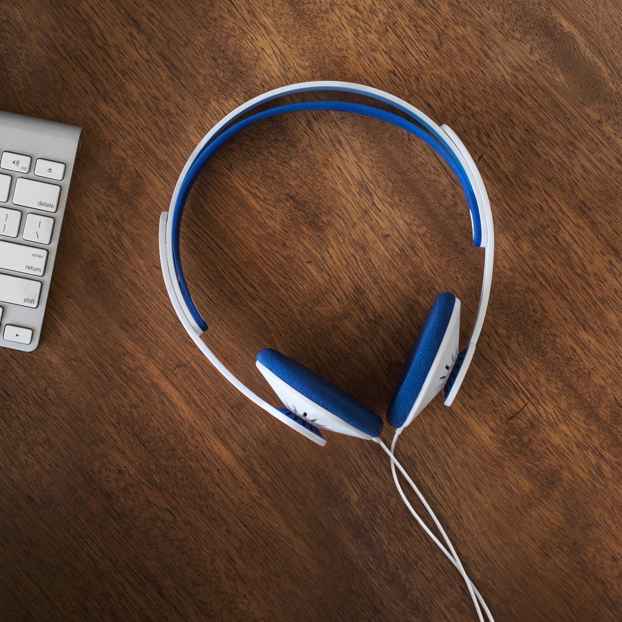 Koss KPH30i Auriculares con Cable y Micrófono, Cascos de Diadema Abiertos, Headphones On Ear, Control Remoto en el Cable para Llamadas, Ajustable, Jack de 3,5 mm, Blanco