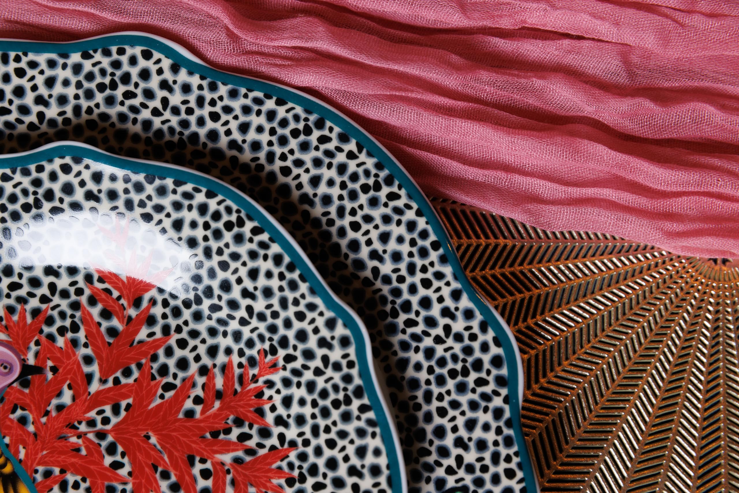 Mikasa x Sarah Arnett Zestaw 4 porcelanowych talerzyków bocznych, okrągłe małe talerzyki z żywym nadrukiem i zapiekanymi krawędziami, 19 cm - można myć w zmywarce