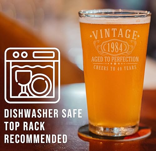 Miniatura 3 de Taza de vidrio para beber cerveza vintage de 16 onzas grabadas de 16 onzas, regalos de feliz cumpleaños 40 para hombres y mujeres, saludos a la