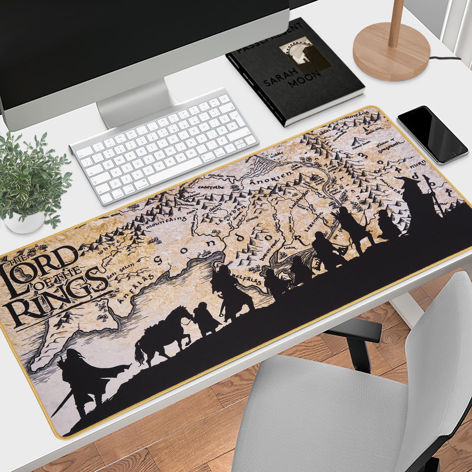 Subsonic - Tapis de Souris XXL LOTR - Tapis de Bureau 90x40 cm - sous Main Surface Lisse Optimisée pour Capteurs Souris, Base Antidérapante, Bords Cousus