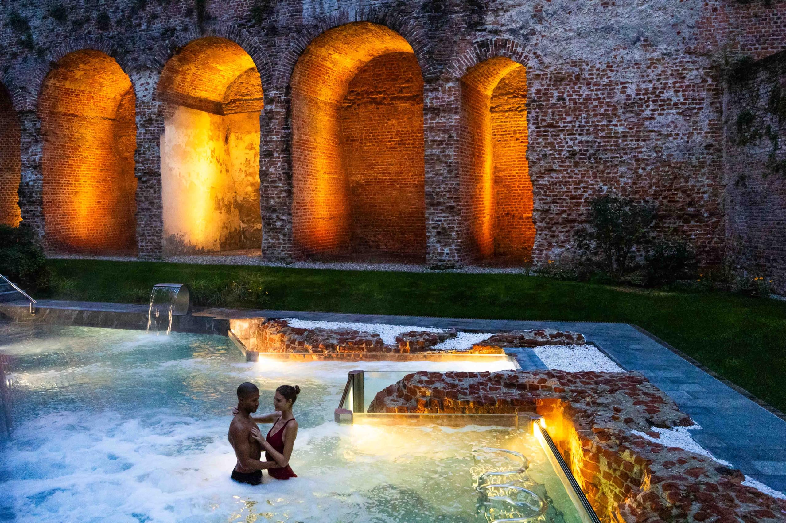 QC Terme Ingresso Benessere Giornaliero di Coppia, Valido 24 Mesi, Esperienza Benessere in Elegante Cofanetto Regalo