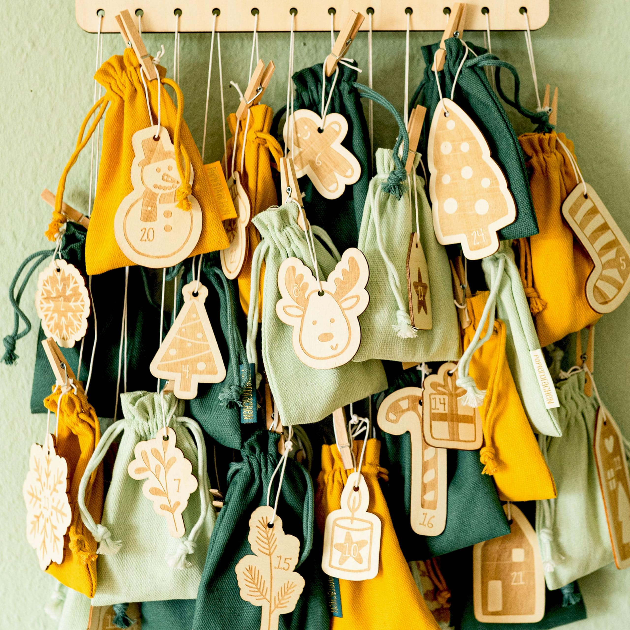Papierdrachen 24 Advent Calendar Numbers Made of Wood with Cotton Cord, Christmas Motifs - Image 2