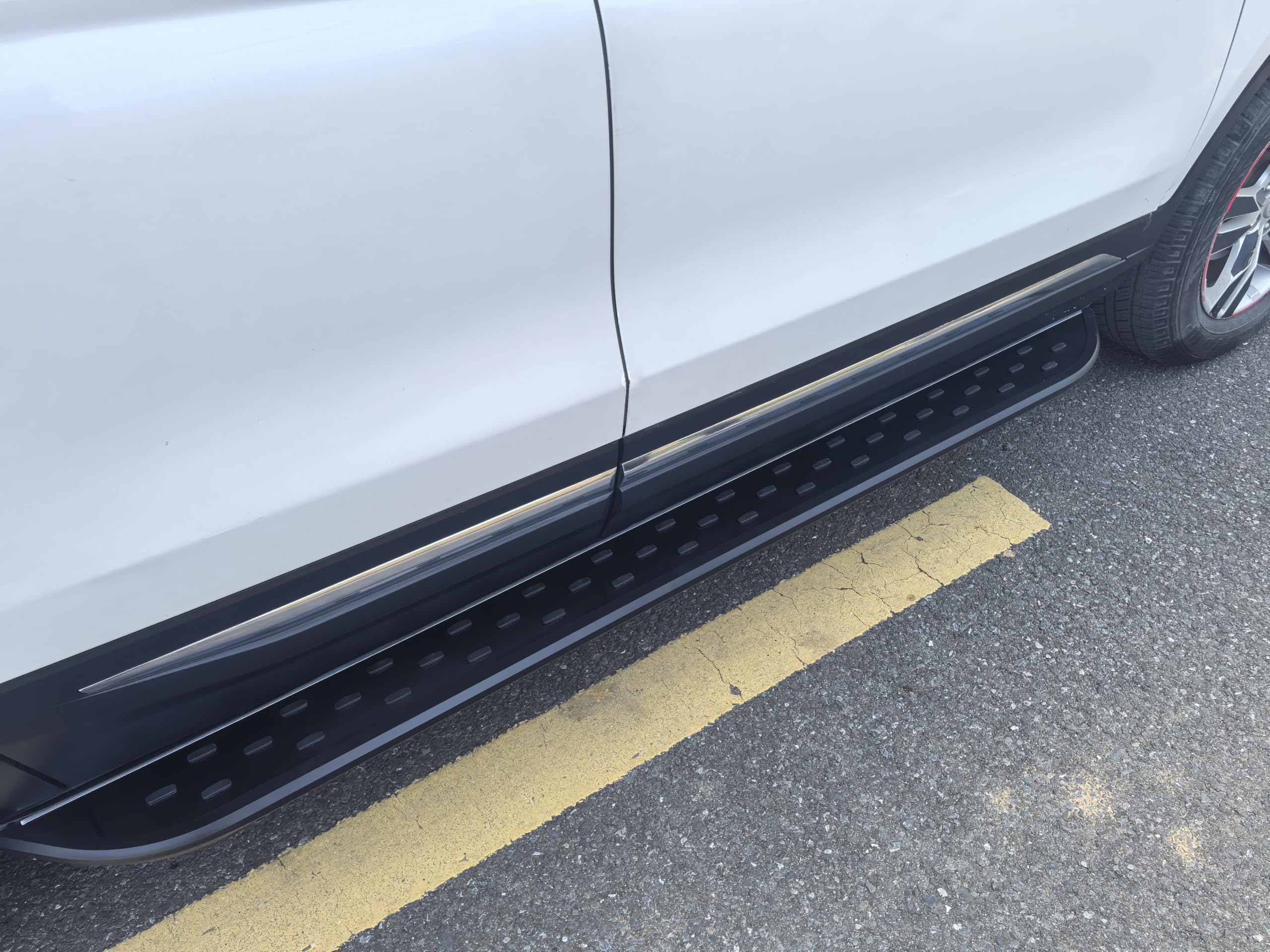 Lot de 2 marchepieds pour Mitsubishi Eclipse Cross 2018-2024 | Marchepieds latéraux en aluminium avec texture en caoutchouc antidérapant noir | Kit de boulons sans perçage | Accessoires de voiture