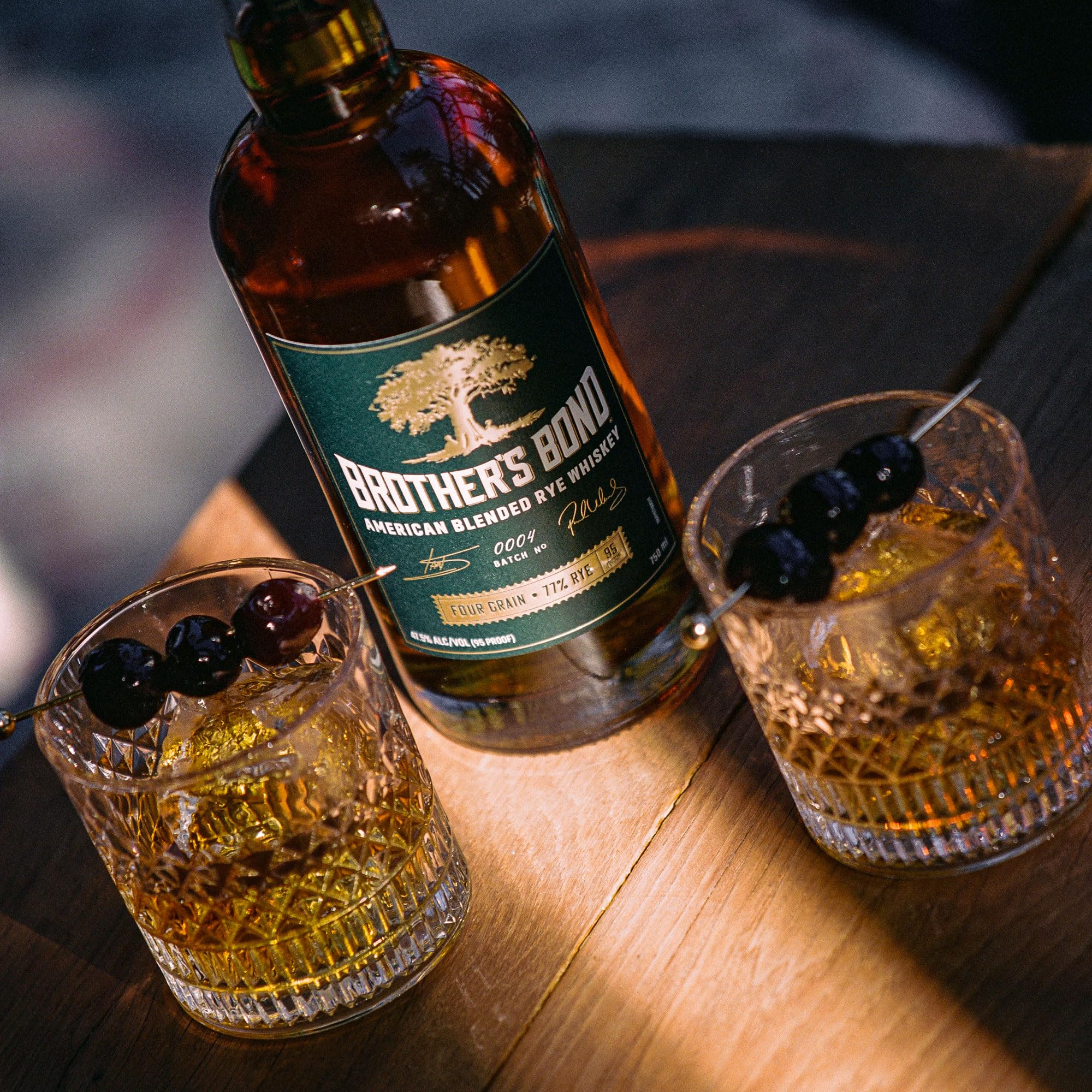 Brother’s Bond American Blended Rye Whiskey 700 ml – 47,5% Vol, mindestens 4 Jahre gereift – Rye mit 77% Roggen – vollmundig, würzig & aromatisch – pur oder in Cocktails
