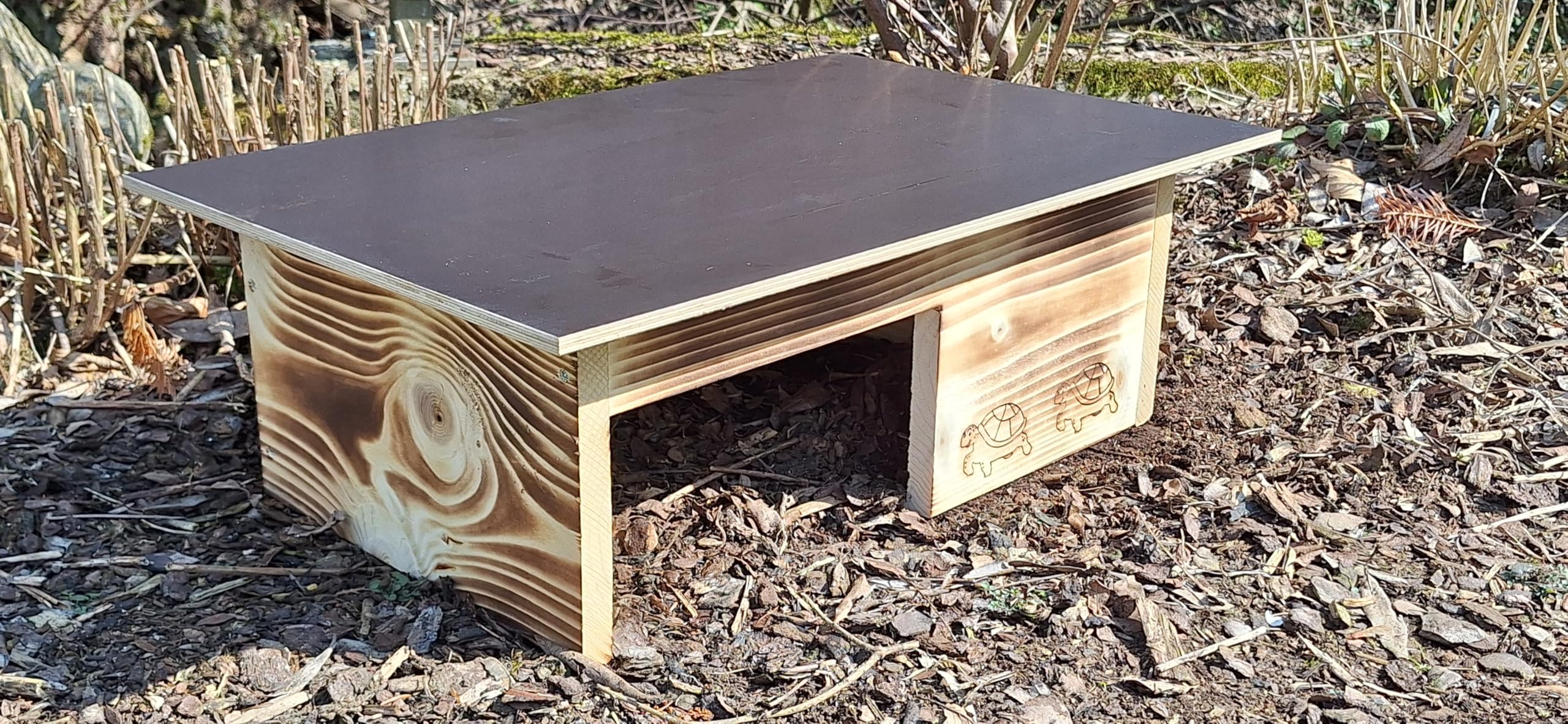 Maison de tortue de qualité supérieure (SH11) en bois massif de 20 mm - Résistante aux intempéries avec fond et porte - Ventilation réglable - Enclos pour tortues - Enclos pour tortues