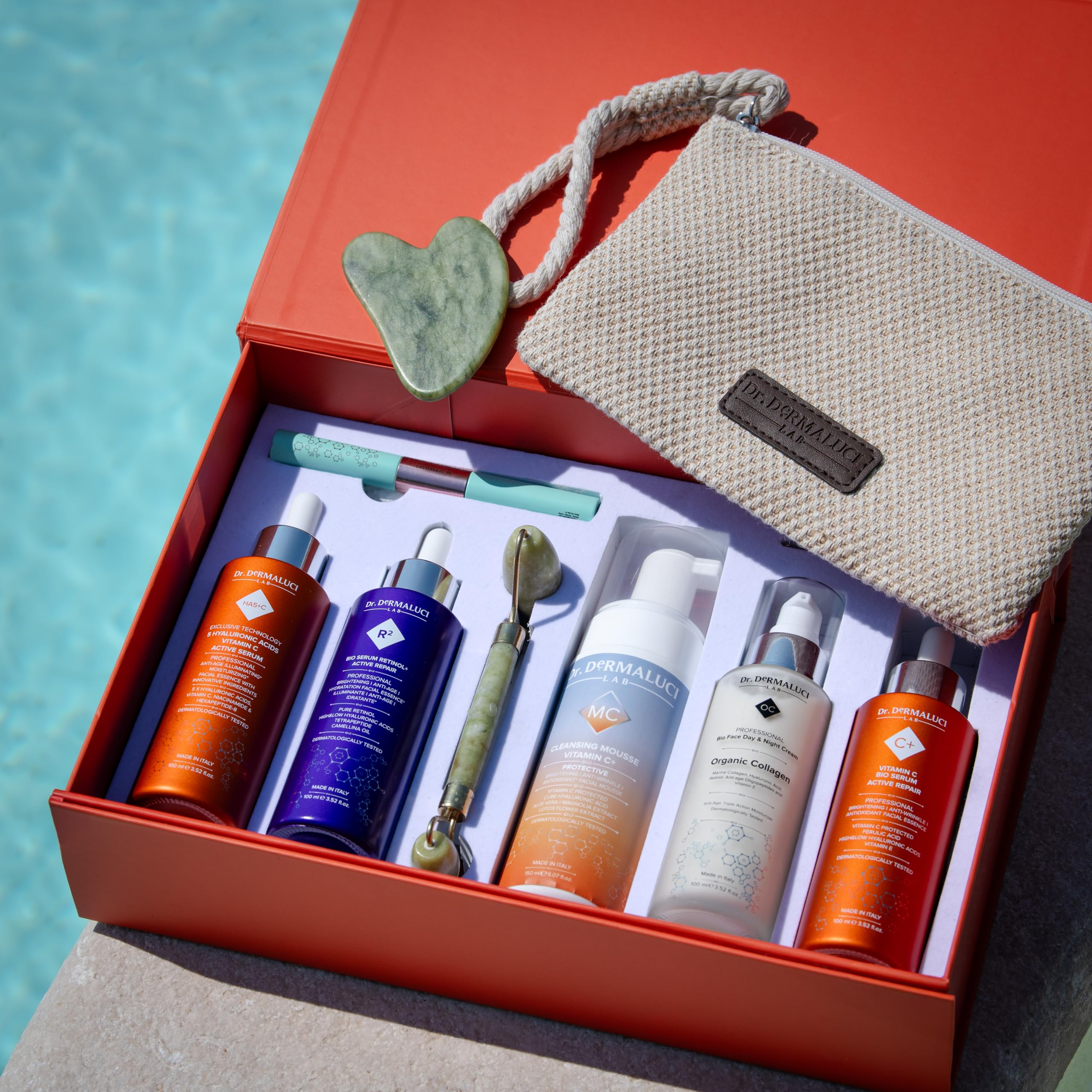 Dr. Dermaluci Lab Cofanetto BIO Anti-Età Pro 6 Pezzi - Mousse + Sieri Vit C + 5HA + Retinolo + Siero Ciglia + Crema Collagene - Gua Sha + Roller Jade + Borsa - AIAB, Nickel Tested, Made in Italy