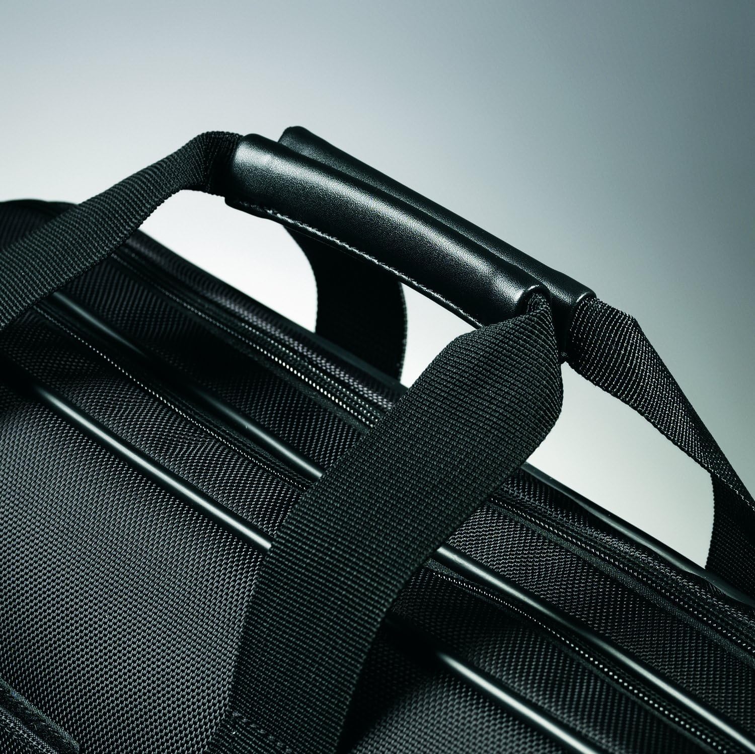 Close-up of the wrapped bale handles on the Samsonite Wheeled Laptop Overnighter