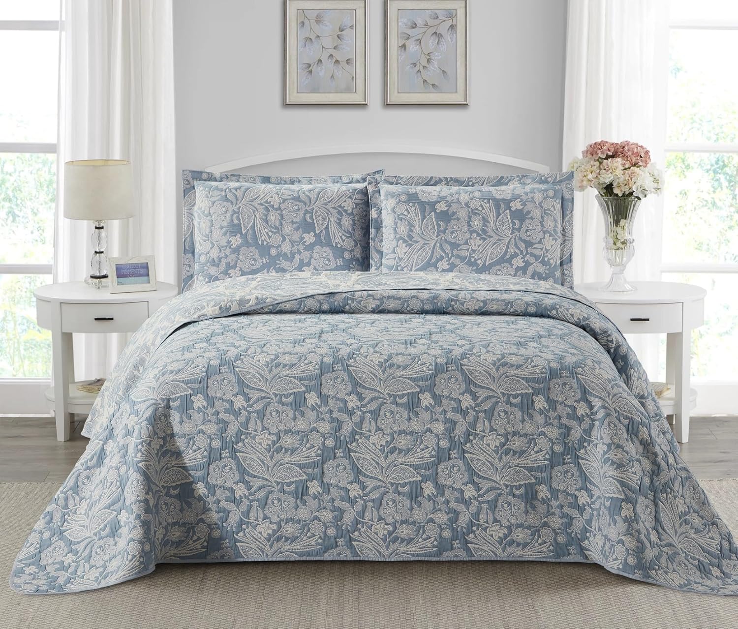 A Soft Luxury Jacquard Bedspread Queen Size, Floral Scroll Pattern Quilt with 2 Pillow Shams, Gray and White, All Season Bed Cover (Light Blue and White, Floral)
