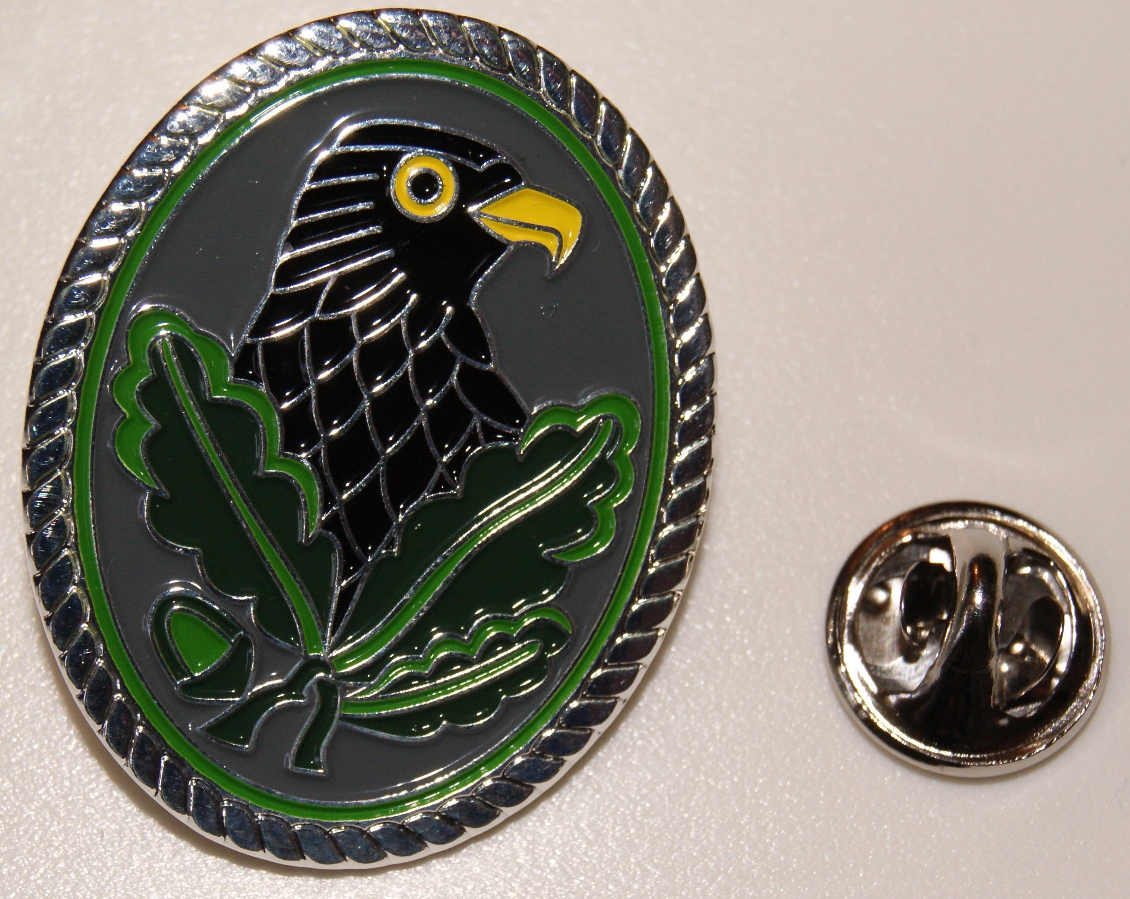 Sniper Eagle Head Coloured Oval Military – Pin Badge 289