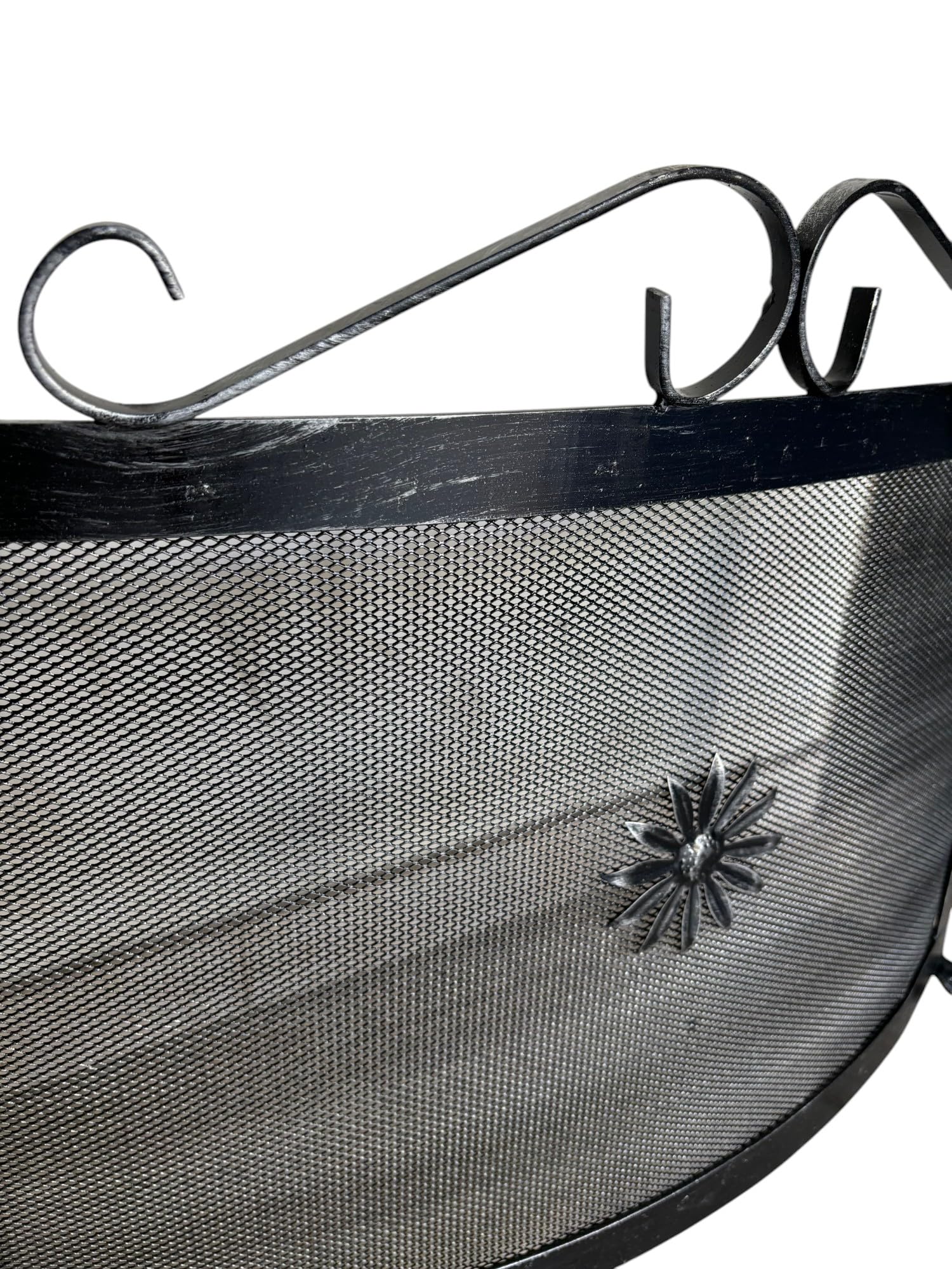 Parascintille per Camino Curvo in Ferro, 60x46 cm,Parafuoco con Pomelli in Ottone Made in Italy