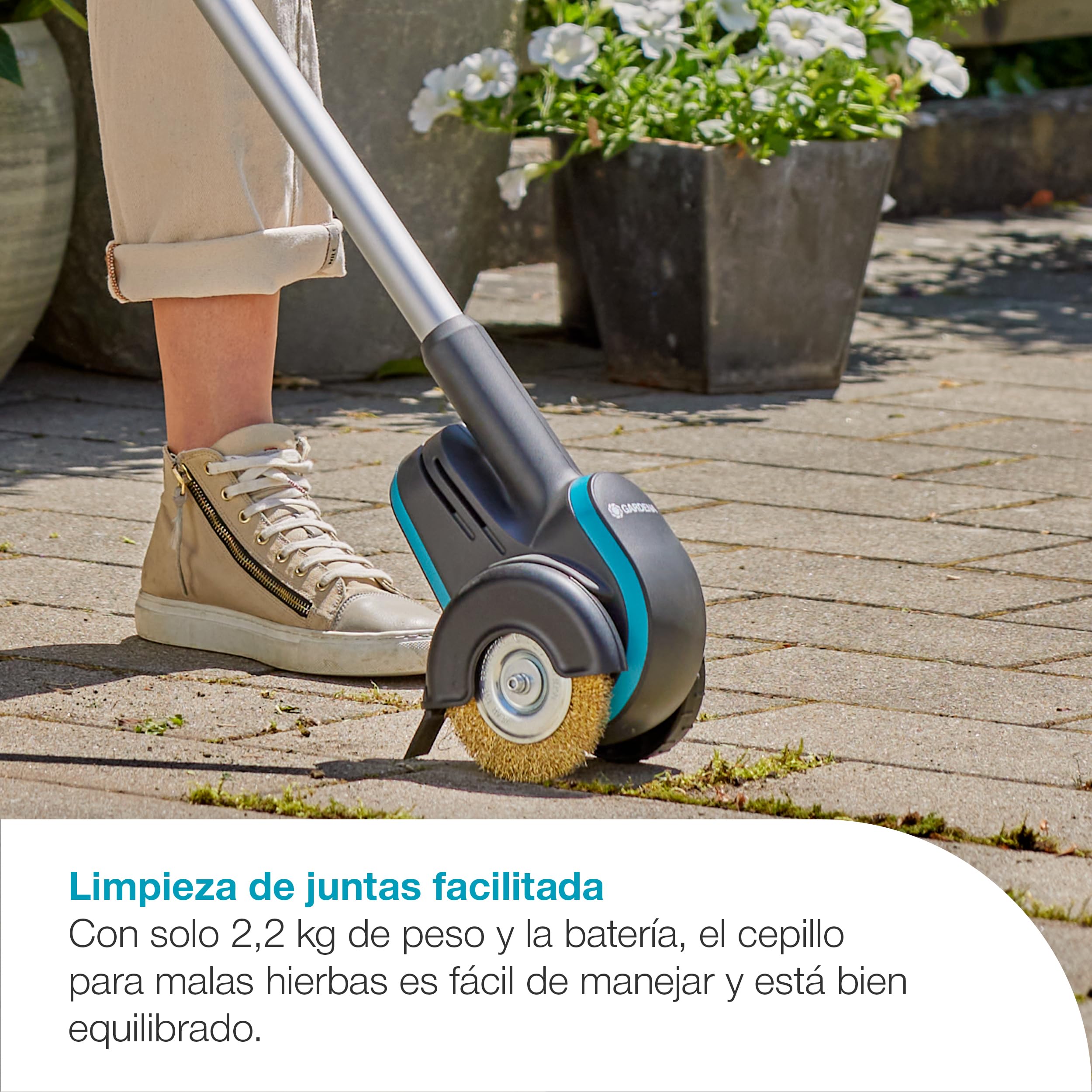 Gardena Cepillo para las malas hierbas a batería EasyWeed 1800/18V P4A Solo: Limpiador de juntas de malas hierbas, Fácil de manejar, Disco de alambre de acero, Protector de salpicaduras (14820-55)