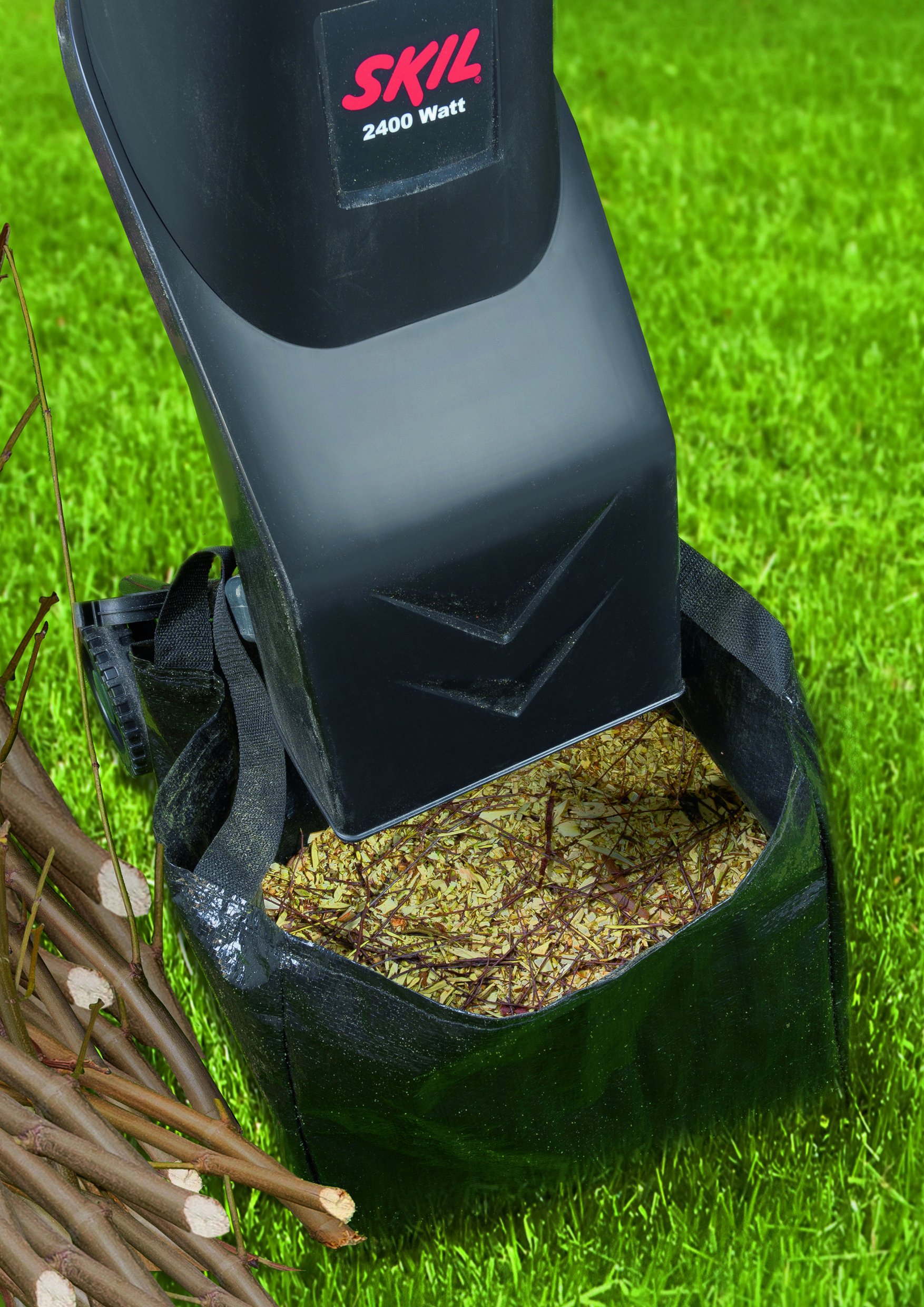 Skil 0770AA - Biotrituradora de ramas eléctrica de cuchillas (2400 W, capacidad de corte: 38 mm, bolsa de recogida grande)