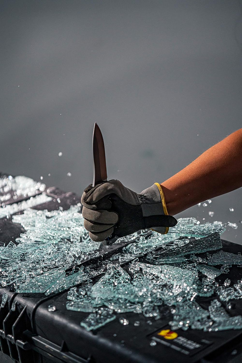 Smith & Wesson M&P Officer 8.5in S.S. Full Tang Fixed Blade Knife with 4in Drop Point, G10 Handle and Glass Break for Outdoor, Tactical, Survival and EDC