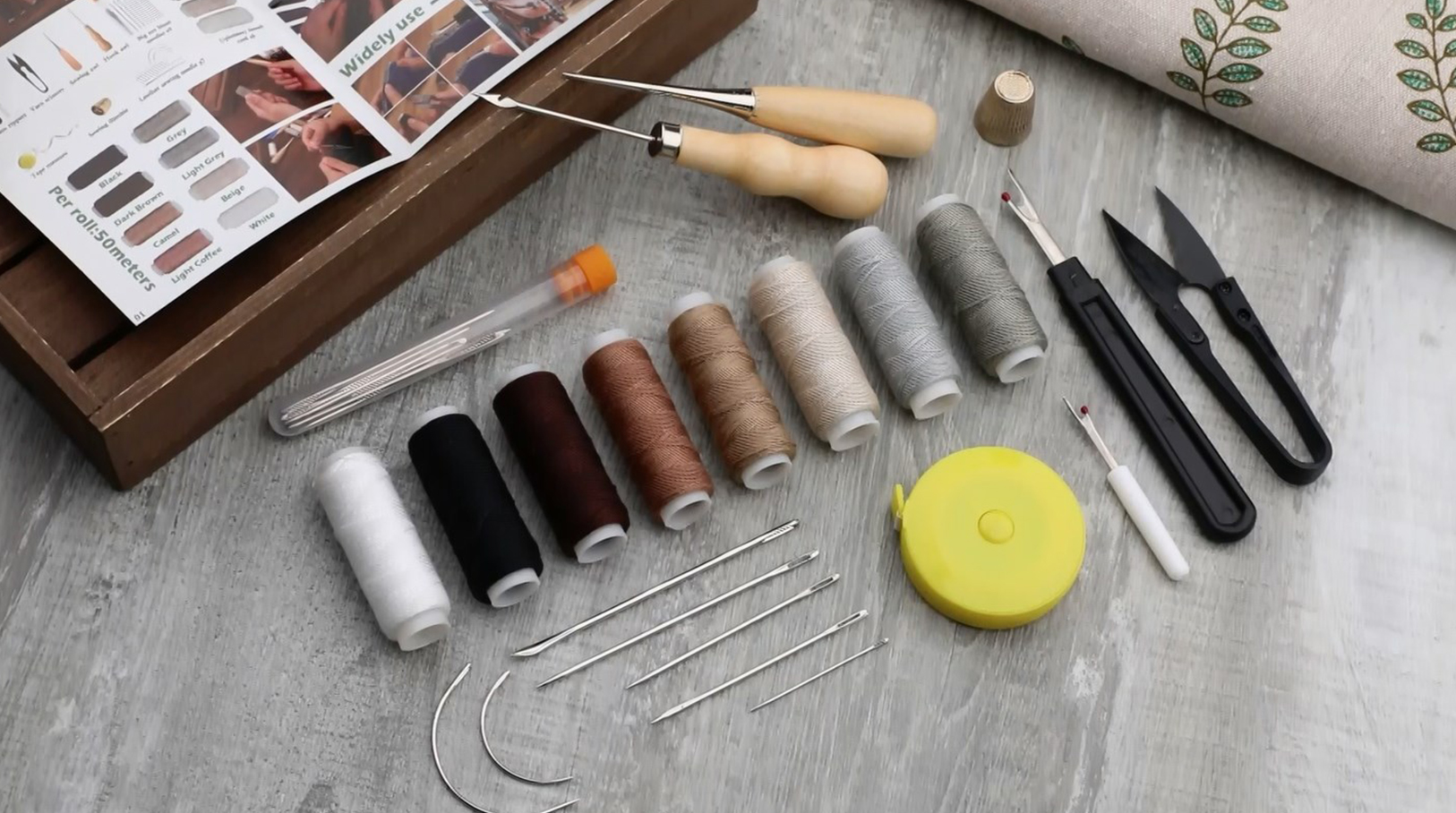 LUNARM Kit De Couture Pour Réparation De Tapisserie D'ameublement En Cuir, Outils De Couture Robustes Avec Fil D'ameublement, Aiguilles, Poinçon, Découseur Pour Siège De Voiture, Sac à Dos, Tapis