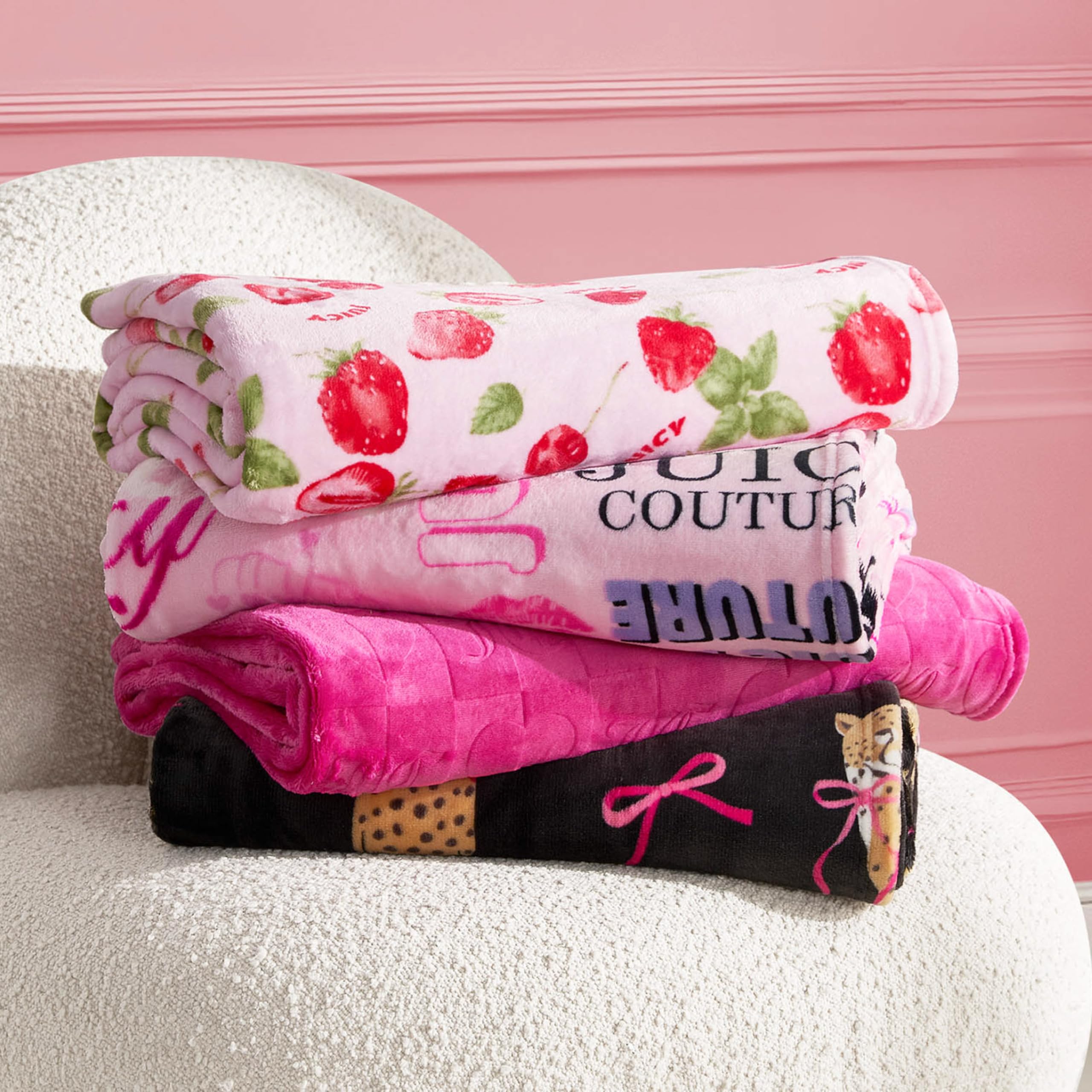 JUICYCOUTUREジューシークチュールUS限定softフリースブランケット Amazon.com: Juicy Couture Berry Happy 50