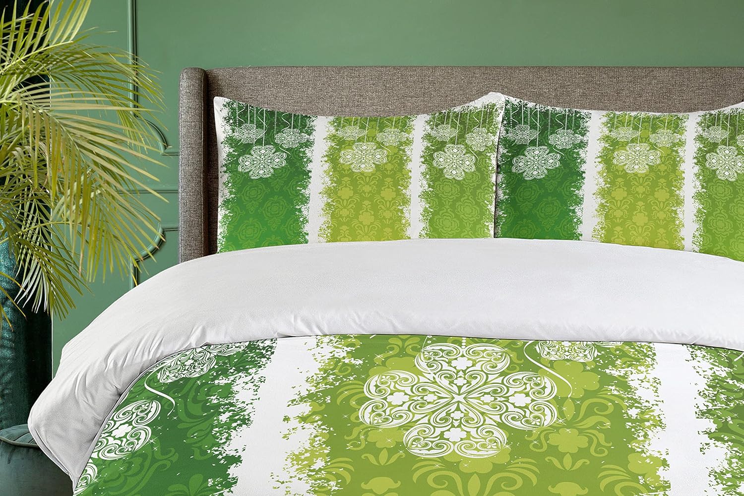 Ambesonne Irish Duvet Cover Set, Aged Vintage Antique on Green Toned Color Bands Celtic Historic Lace Image, Decorative 3 Piece Bedding Set with 2 Pillow Shams, Queen Size, Green White