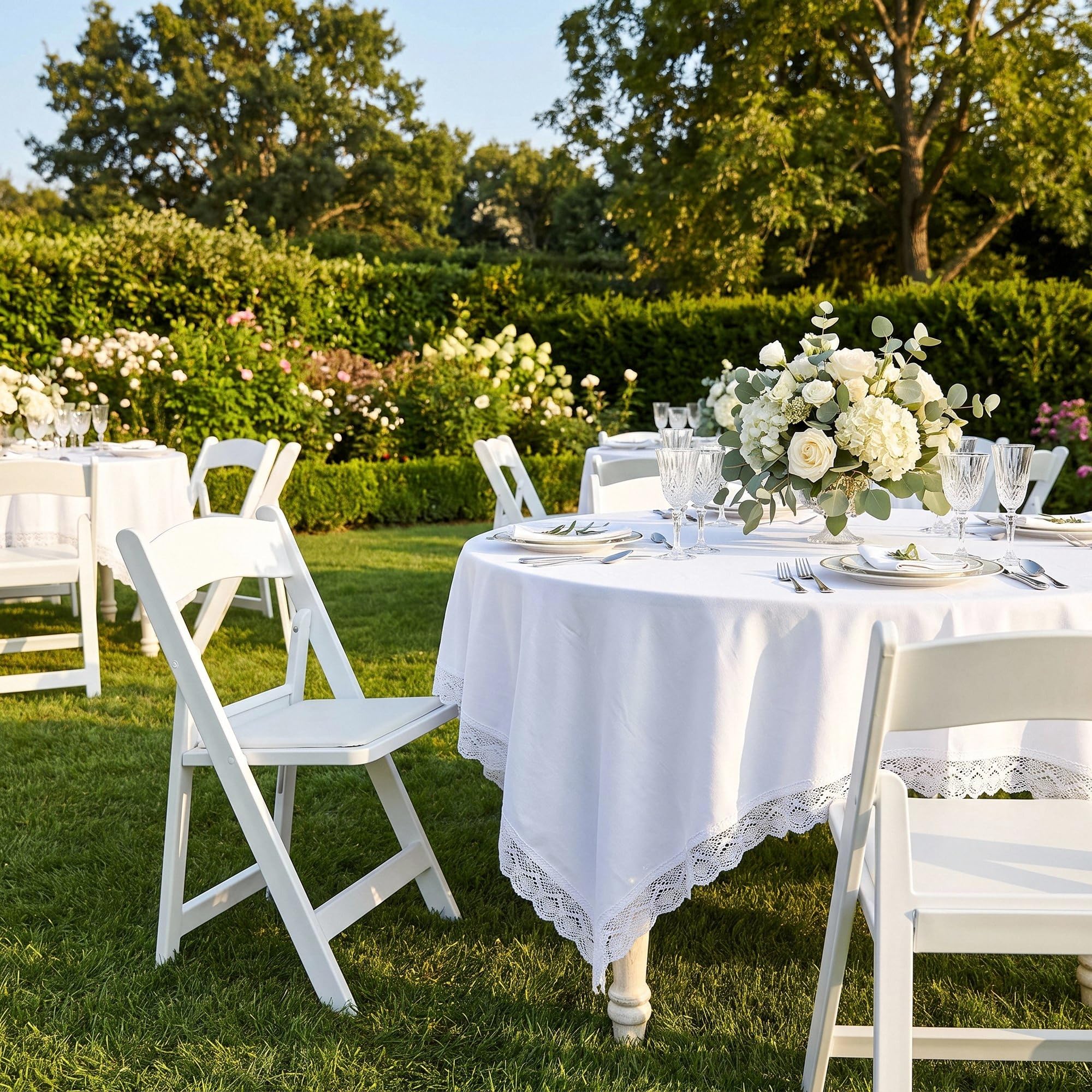 LIFERUN Lot de 2 Chaises Pliantes en Résine, Rembourrées, Charge Maximale 200 Kg, Empilables, Robuste et Durable, Idéales pour Invités, Jardin, Bureau, Camping, Usage Intérieur et Extérieur, Blanc