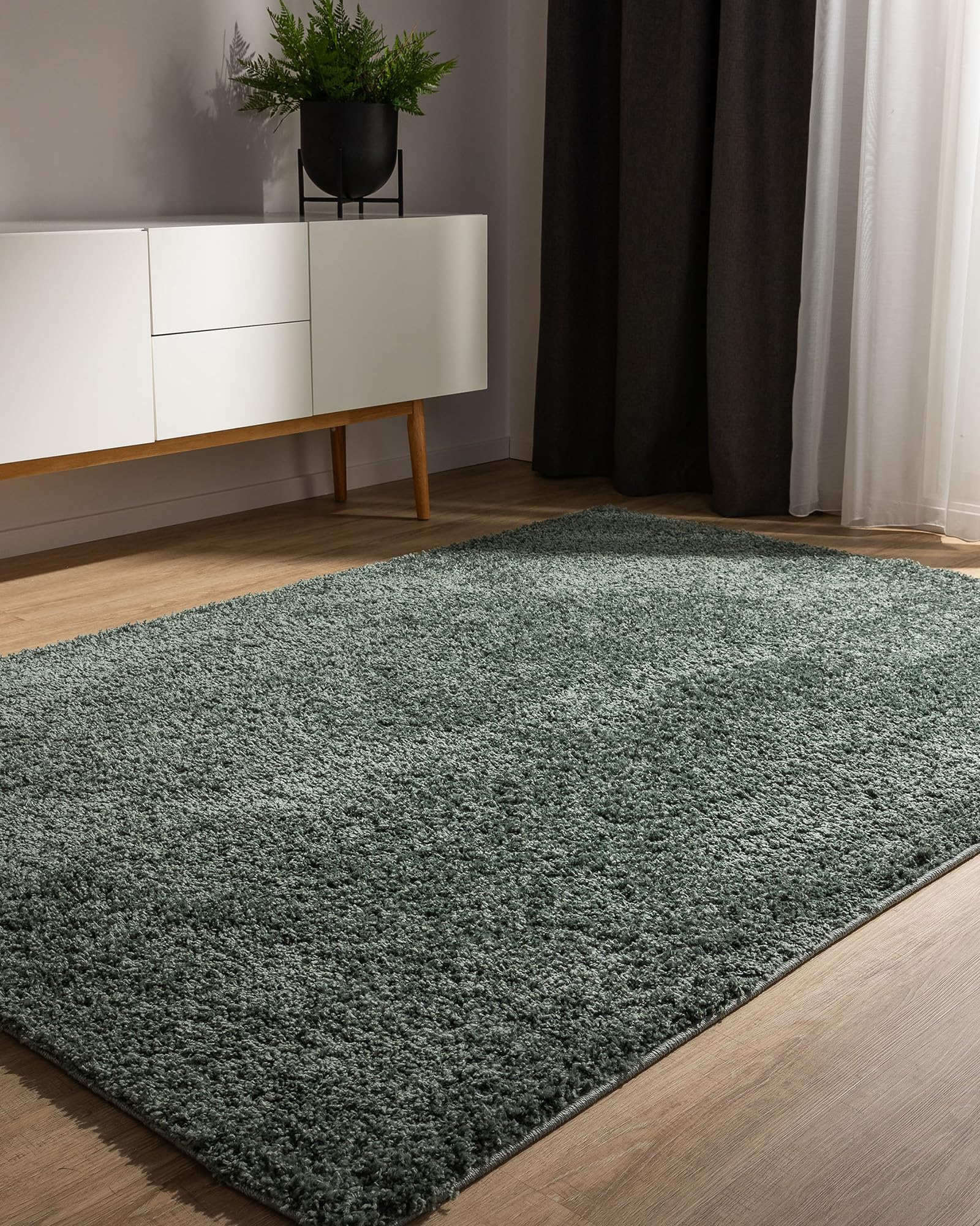 benuta SOHO Alfombra de pelo largo verde claro, 120 x 170 cm, suave alfombra de aspecto minimalista, fácil de limpiar, apta para calefacción por suelo radiante