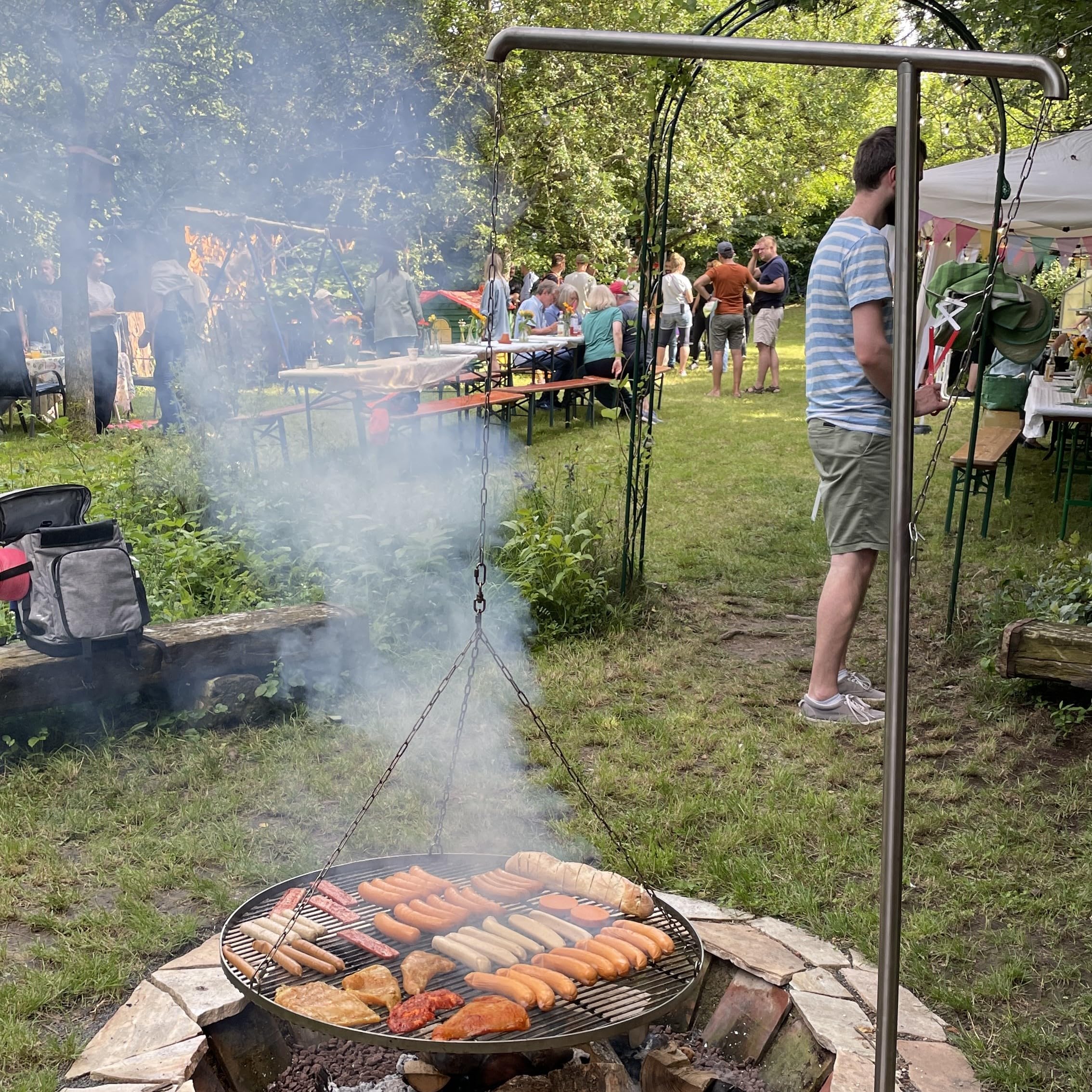 Grillrost.com Das Original Barbecue en Acier Inoxydable | Barbecue pivotant - démontable avec Guide-chaîne Interne & Douille de Sol