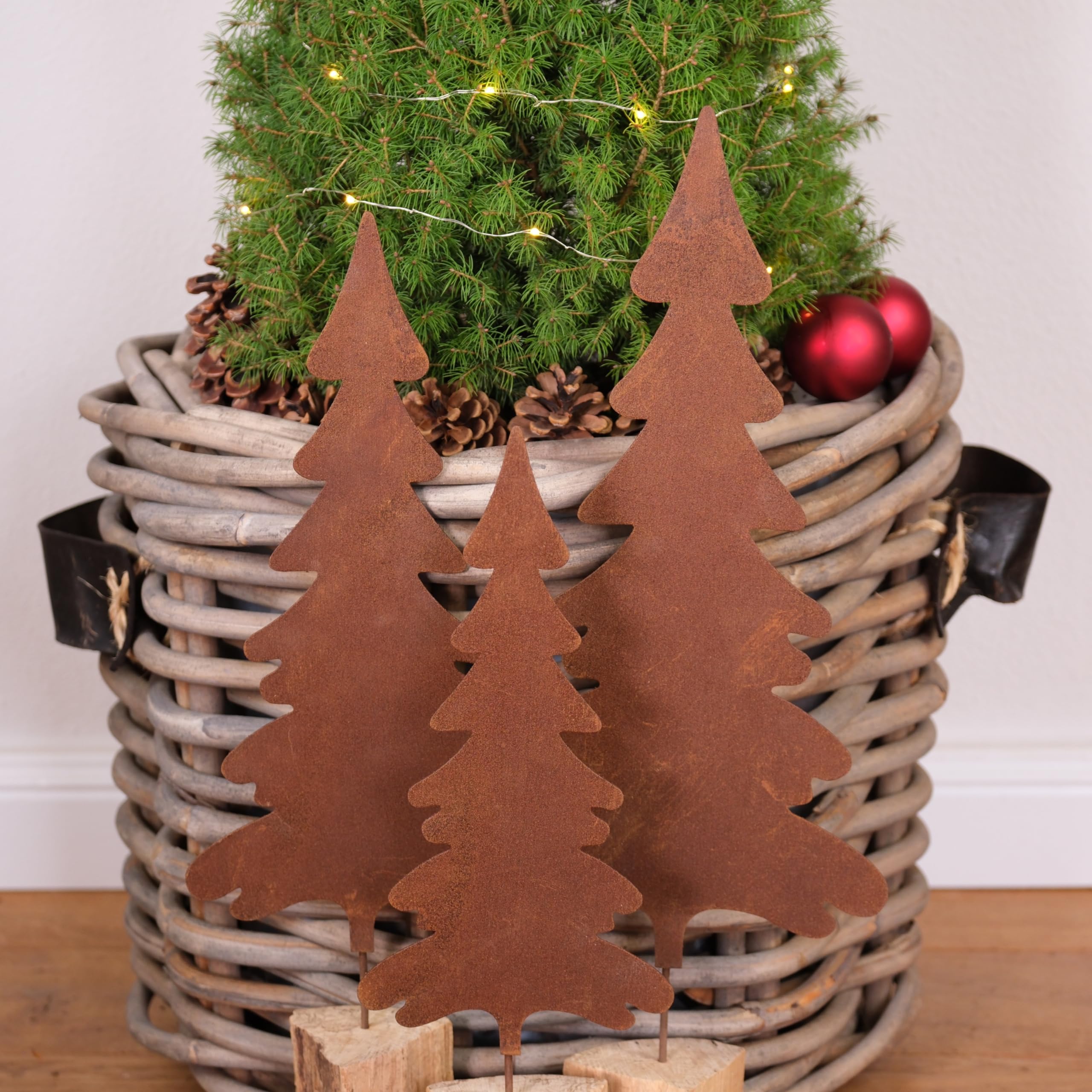 Metall Tannenbaum Dekostecker 50 Cm – Rostbraun, Für Garten & Winterdeko