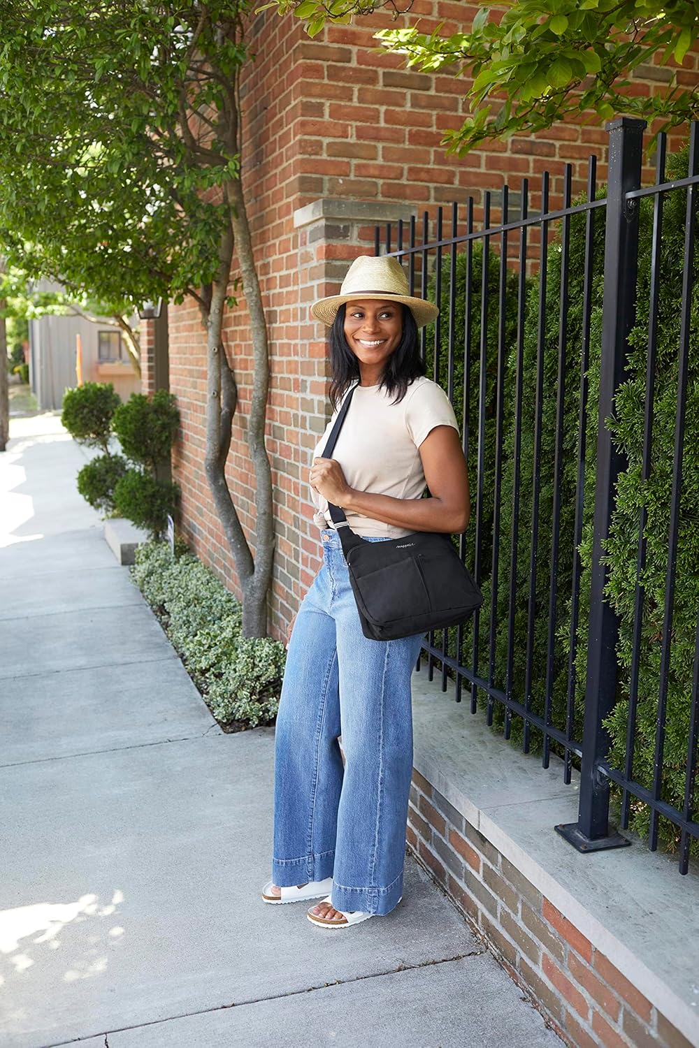 Baggallini Crossbody Travel Bag 11x8.5 Lightweight Water-resistant Nylon Handbag - Image 2