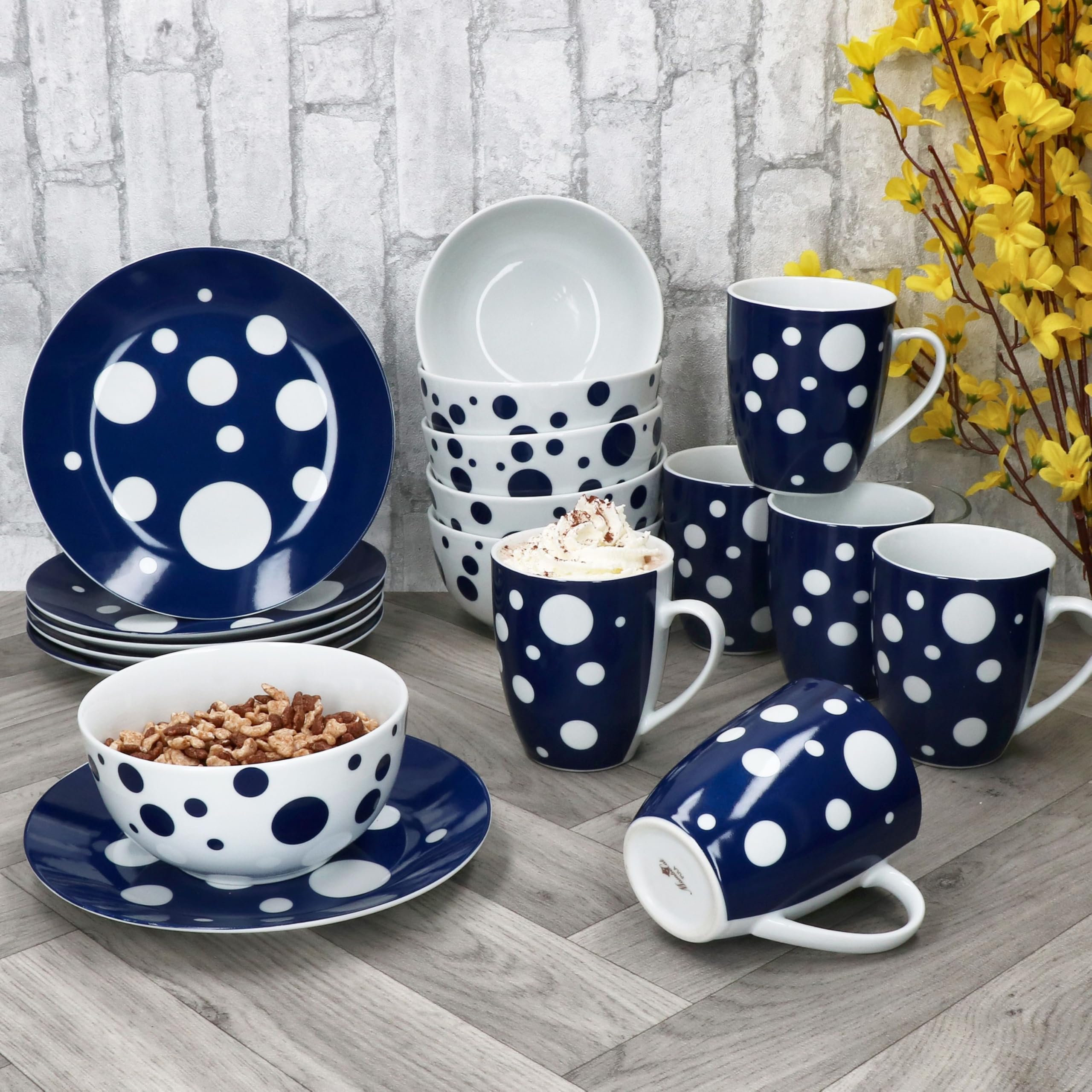 MamboCat Pula niebieski 18-częściowy zestaw śniadaniowy, 6 talerzy do ciasta, miseczek na musli 400 ml i kubki do kawy 300 ml z porcelany, dla 6 osób, dekoracja w niebieskie kropki, śniadanie i brunch