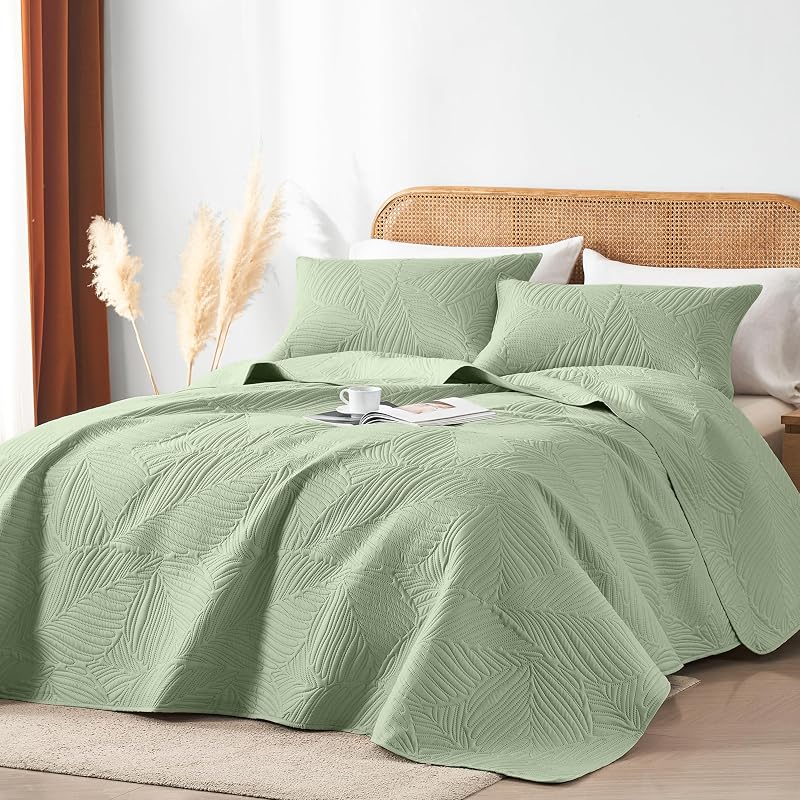 OARAGE King Quilt Bedding Set Lightweight Soft Sage Green Bedspread Coverlet with Leaf Pattern,Ultrasonic Microfiber Bed Cover Set for All Season 3 Pieces (1 Quilt, 2 Shams) image 2