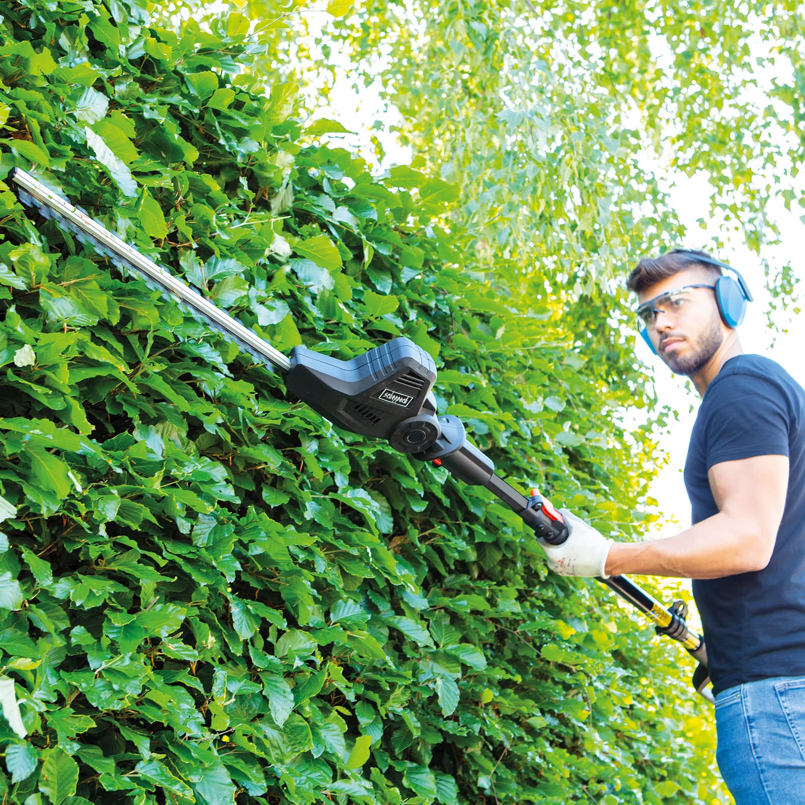 Scheppach Elektro Teleskop Hochentaster und Heckenschere TPX710 | 230V 710W | ausziehbar bis zu 4,5m Arbeitshöhe | Schnellwechselsystem | Mini Kettensäge | ProCut-Schwert | inkl. Gurt