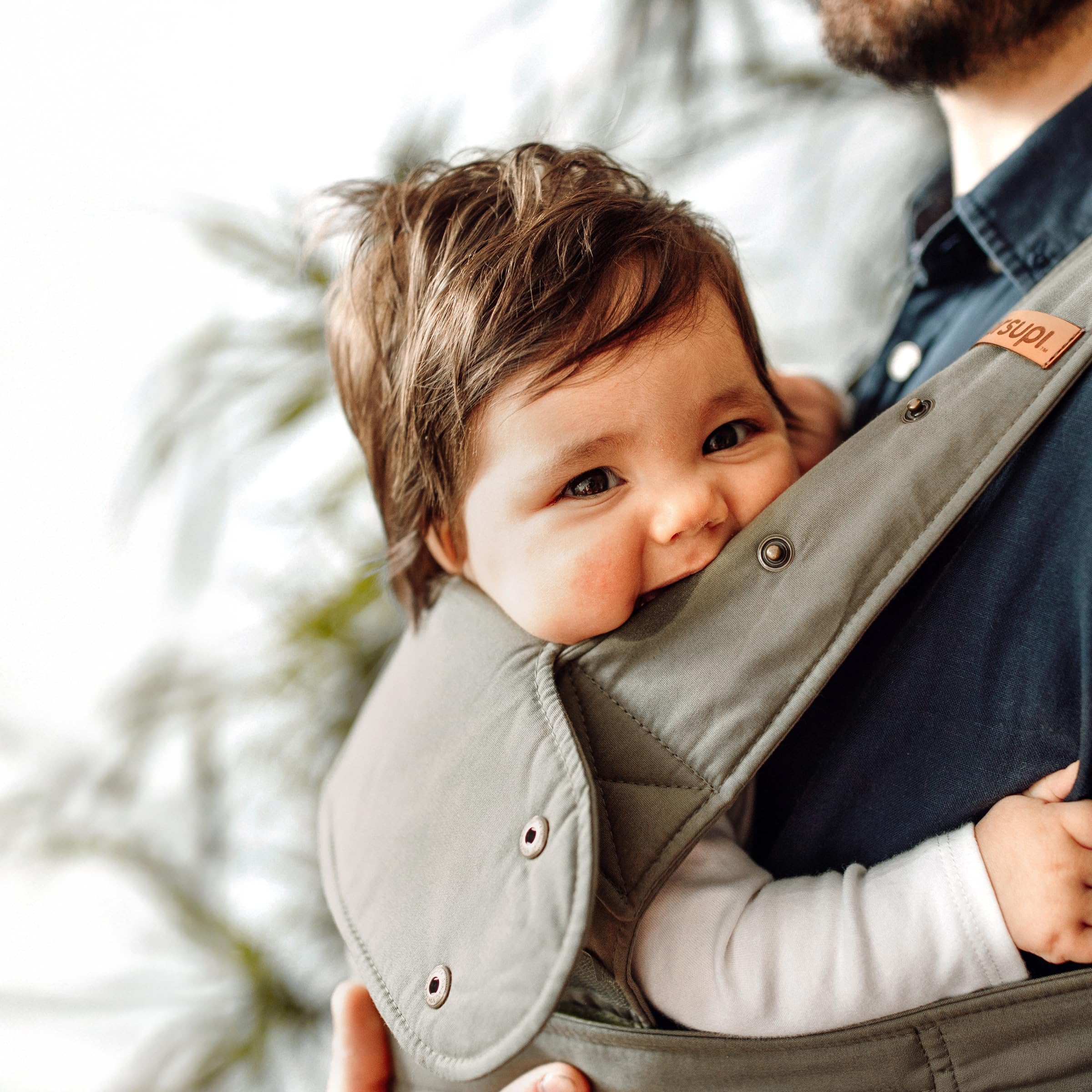 marsupi Babytrage für Neugeborene ab Geburt bis 15kg - kompakte Babytrage mit stabilem Klettsystem - aus luftigem Baumwoll-Leinen-Gewebe, Olive (L)