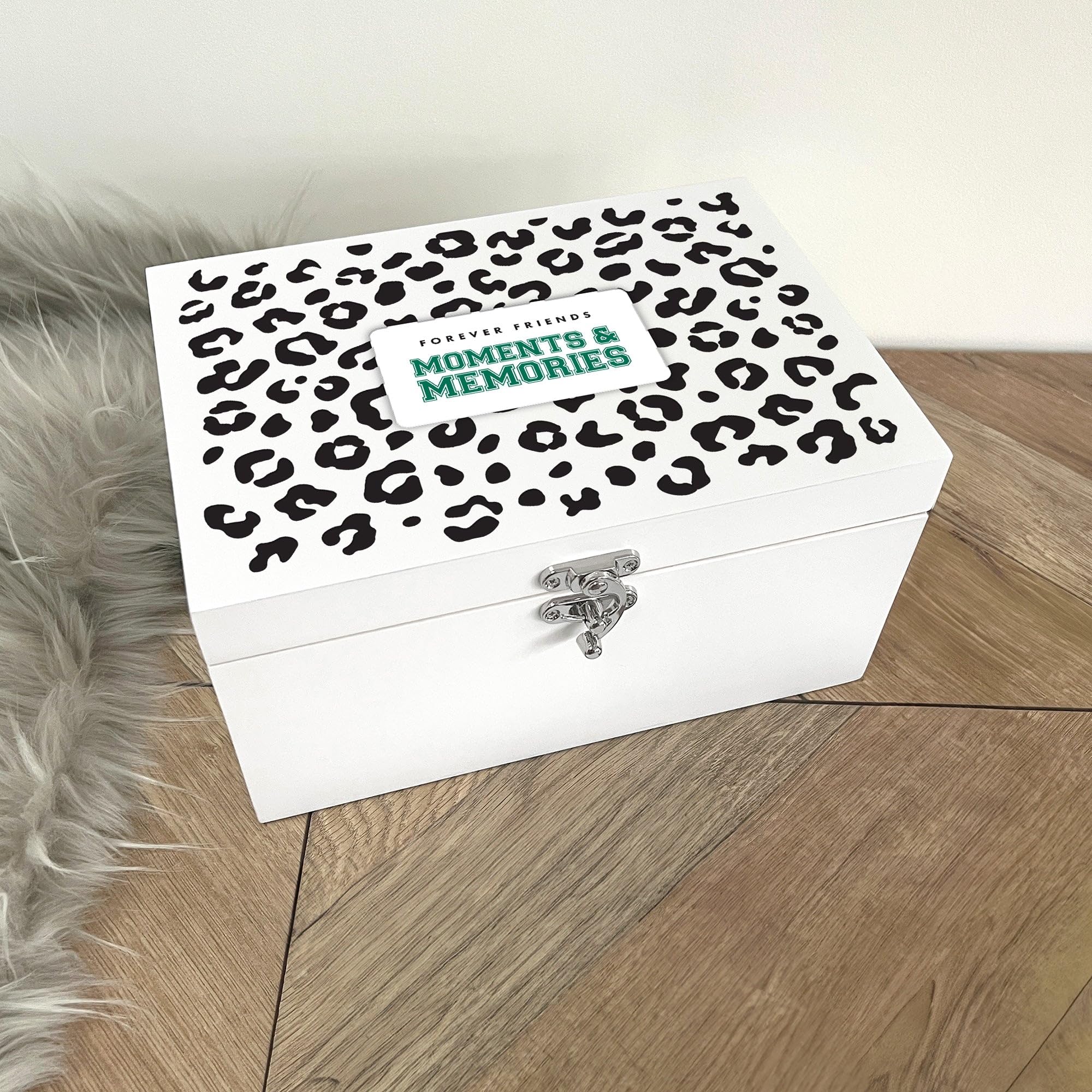 Caja de recuerdos personalizada de madera blanca con estampado de leopardo | Almacenamiento de recuerdos y momentos personalizados | Regalo de cumpleaños, dama de honor o graduación para ella |