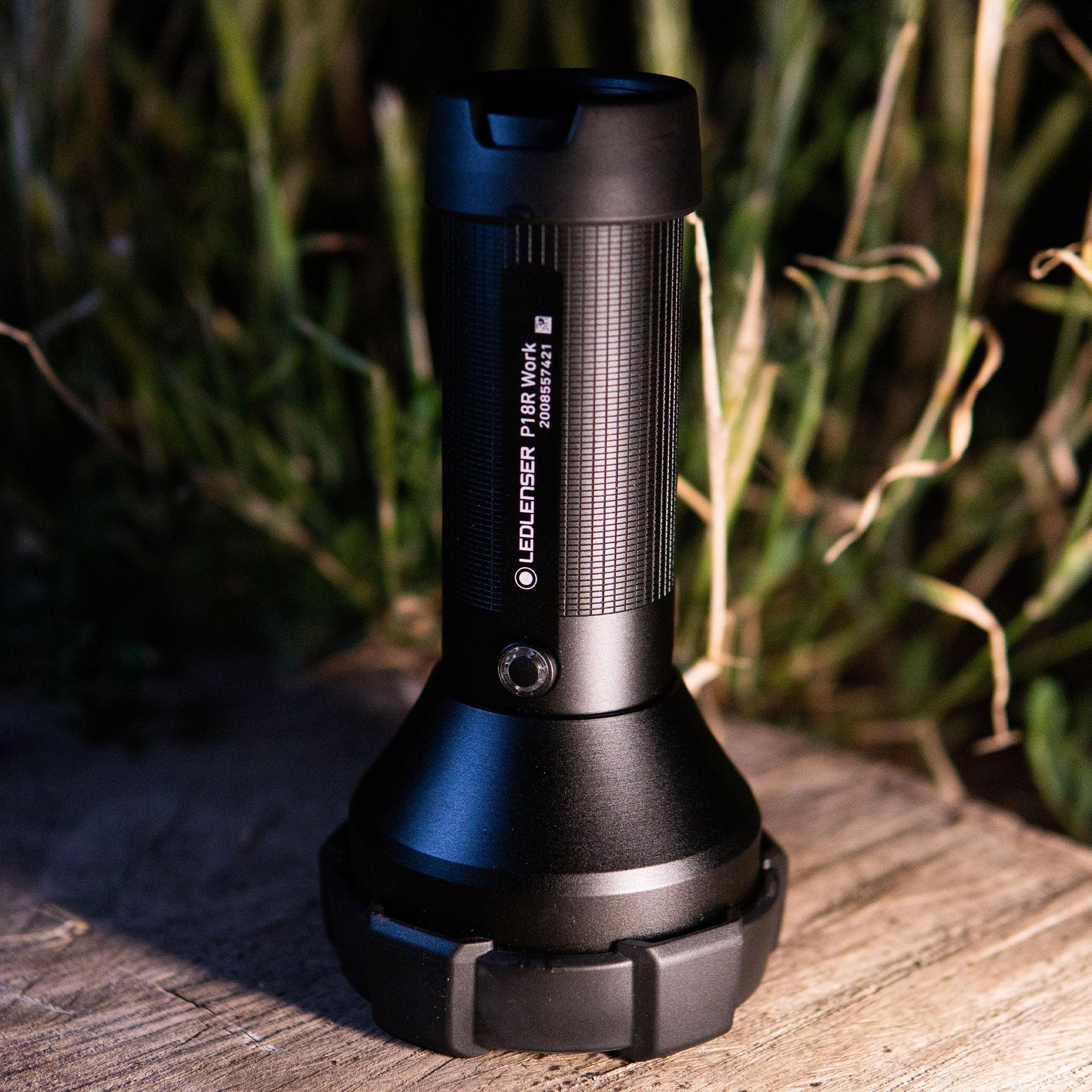 Ledlenser P18R Work Robust latarka LED, szperacz, akumulator litowy z możliwością ładowania, 4500 lumenów, regulacja ostrości, technologia X-Lens, zasięg światła 720 m, magnetyczny kabel ładujący USB