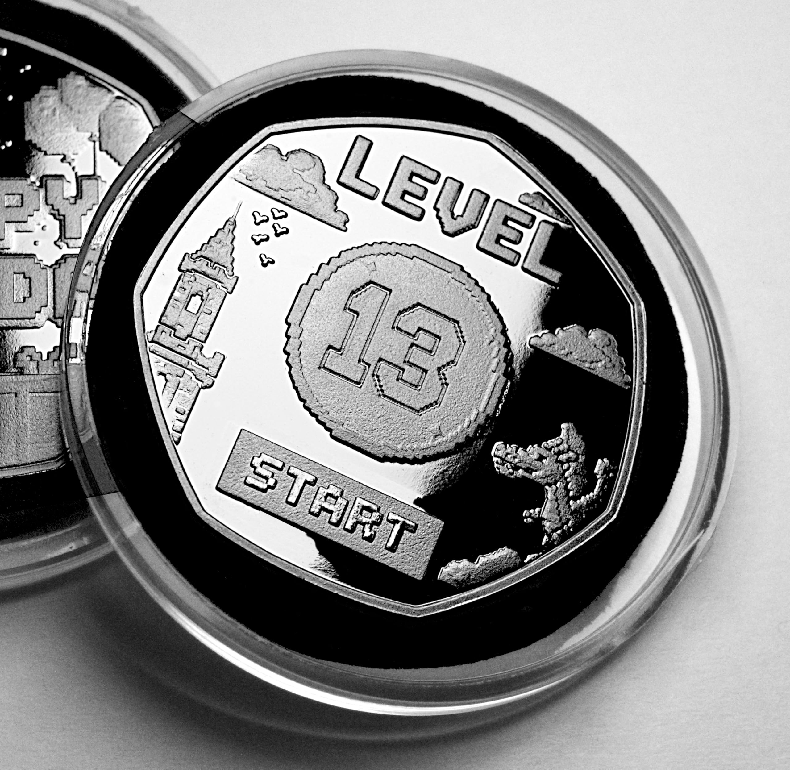 The Commemorative Coin Company Silver 13Th Birthday Commemorative In Capsule. Level 13 Retro/Gaming Gift/Present 13 Years Son/Daughter/Grandson/Granddaughter