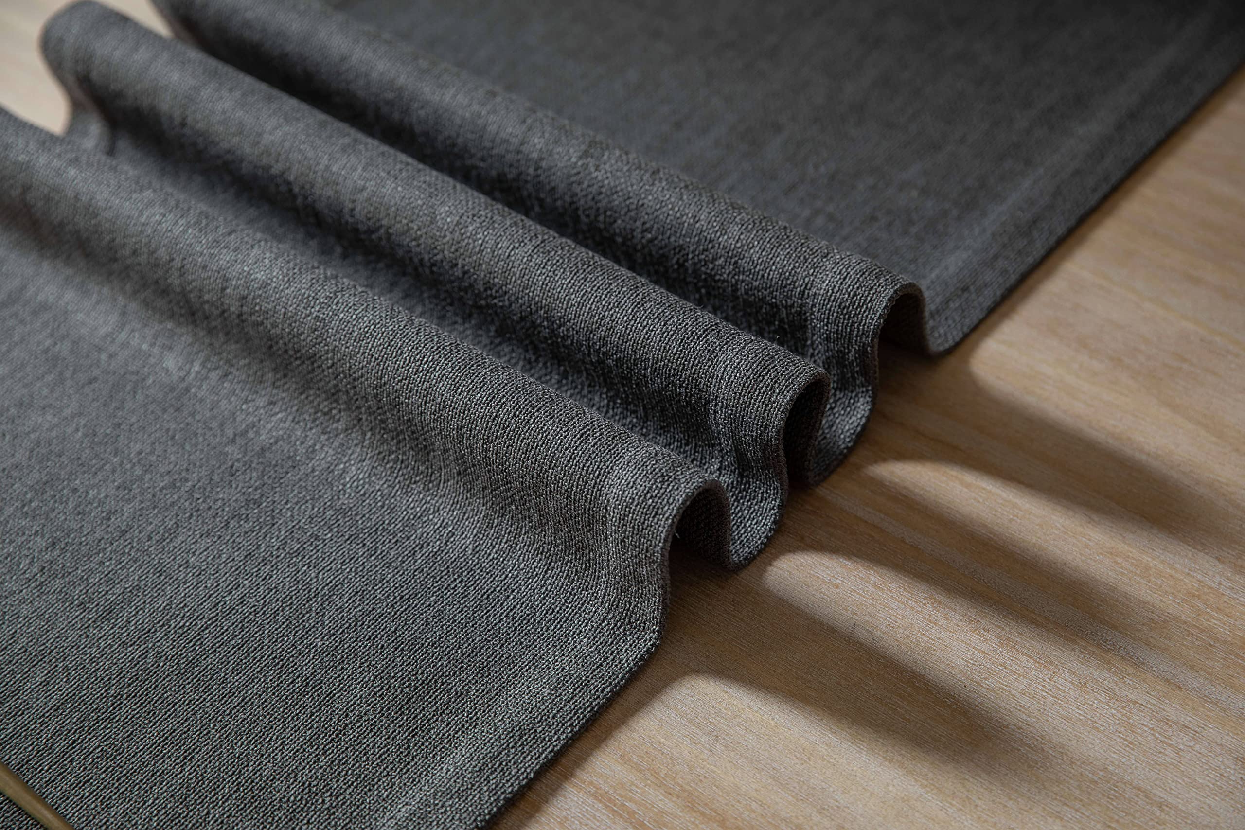 ZeeMart Camino de mesa estilo rústico de arpillera de 108 pulgadas de largo, camino de mesa de comedor tejido rústico gris para uso diario, 14 x 108 pulgadas, gris grafito