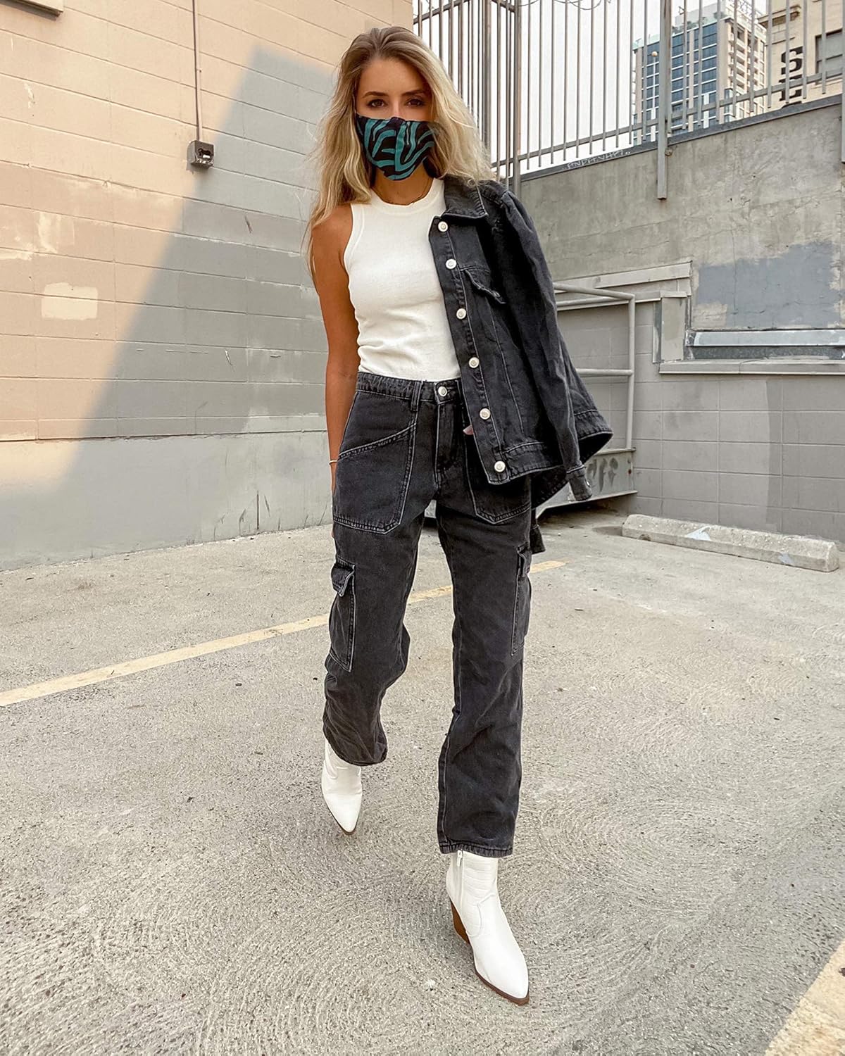 KENDALL + KYLIE Women's Puff Sleeve Denim Jacket - Amazon Exclusive - Image 5