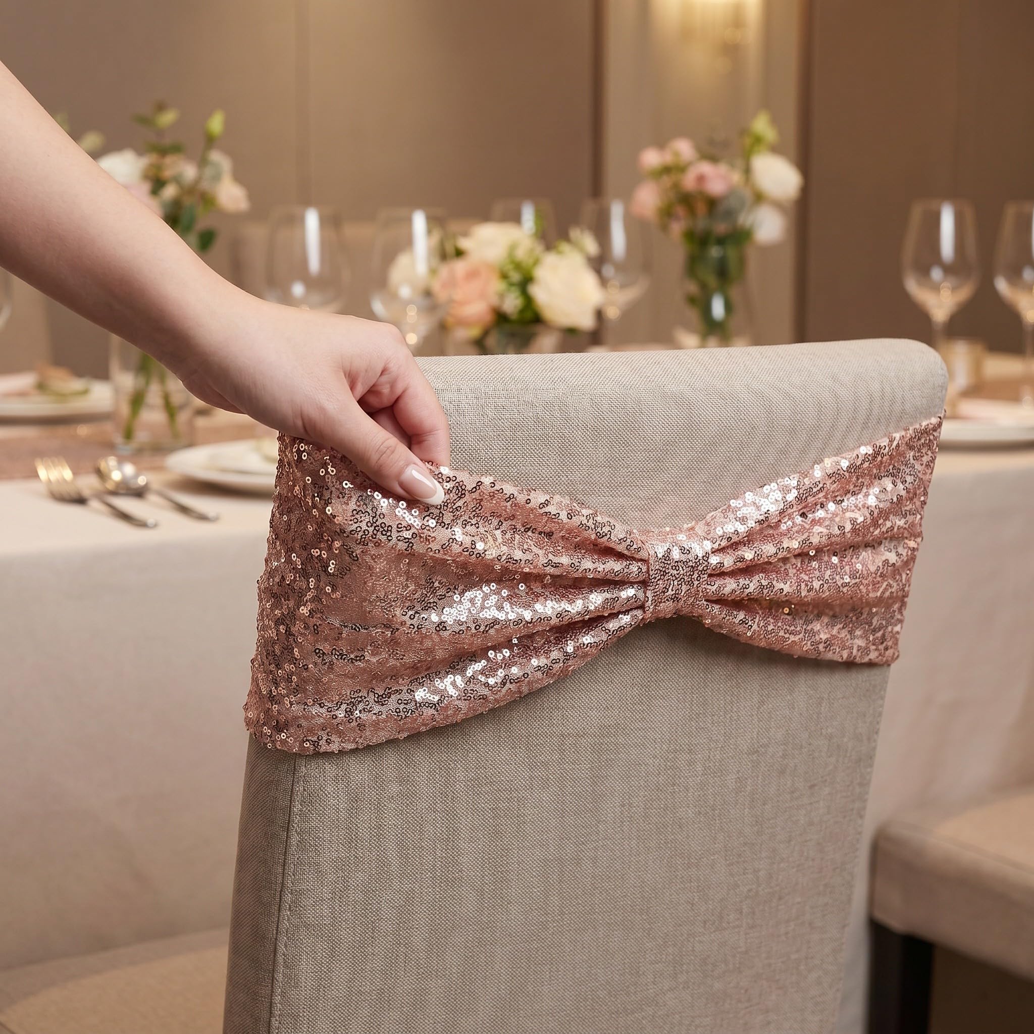 10 Stück Stuhlschleifen mit Pailletten Goldfarben aus Polyester für Hochzeit und Hotel Zarte Stuhldekoration mit Formellem Erscheinungsbild