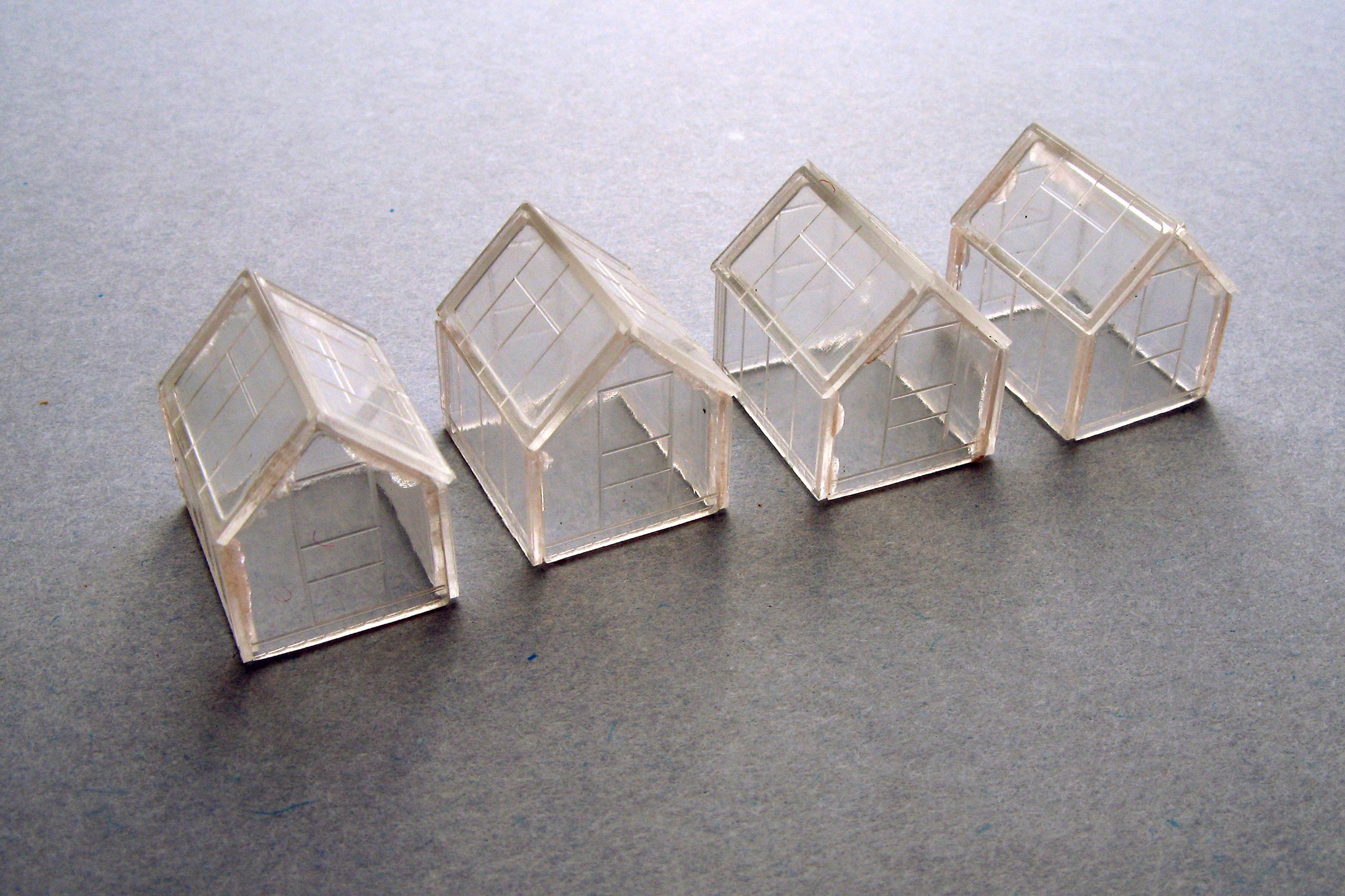 Gaugemaster GMKD22 N Gauge Greenhouses (4) Plastic Kit