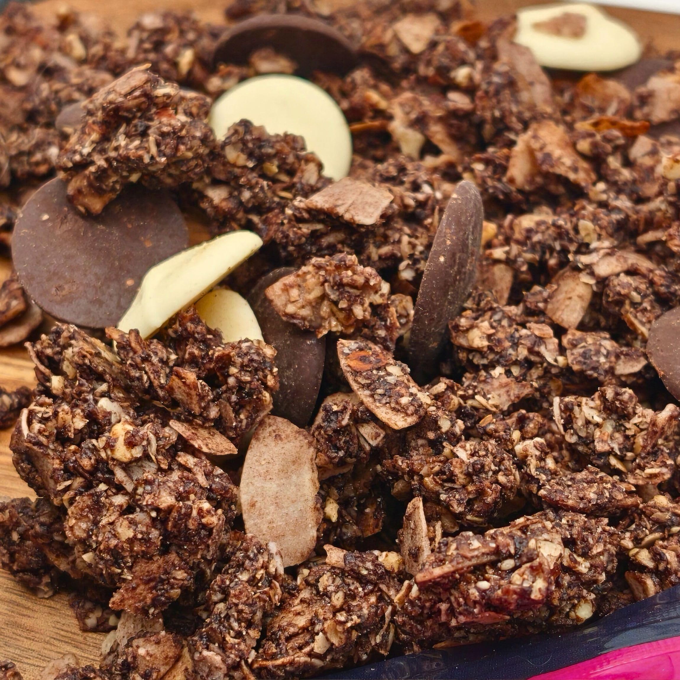 CRUNCHOLOGY Keto Granola Senza Zucchero - Granola Cioccolato, Low Carb Musli, Glutenfree | Cereali Senza Glutine | Muesli Senza Zucchero | Paleo Chetogenico confezione 3x300g