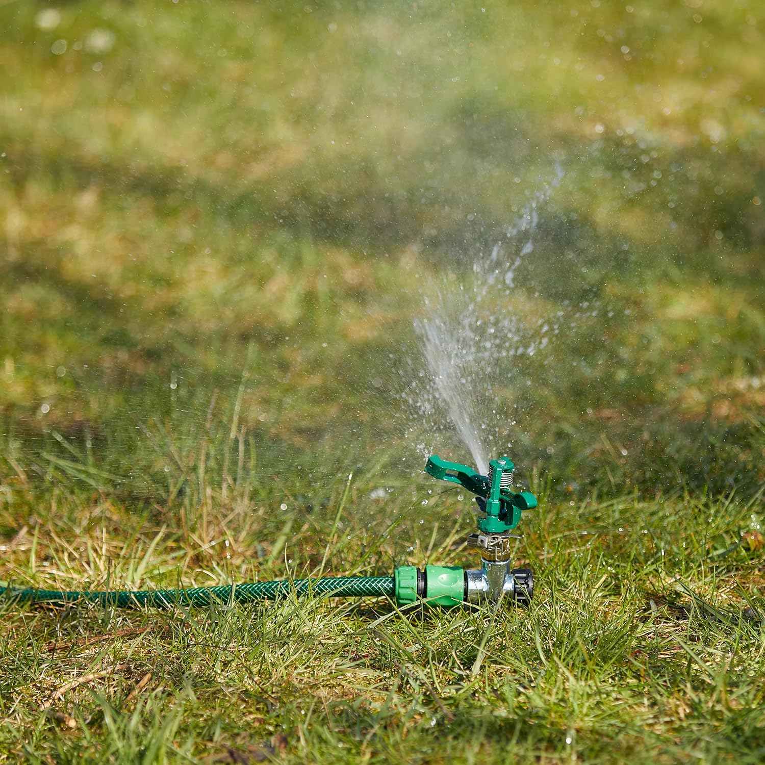 Relaxdays Adjustable Garden Sprinkler, Metal, Green, 360 Sector, 12 m Range, Lawn Sprinkler, 28.5 x 11 x 6 cm