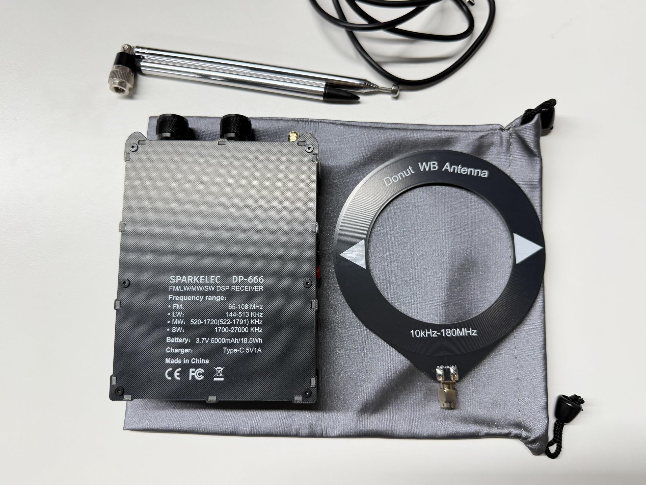 Raddy DP-666 Radio DSP Banda Completa Chip TEF6686, Receptor Profesional Am/FM/LW/MW/SW RDS, Pantalla Táctil 2,8" con Stylus, Batería 5000mAh, Antena Telescópica y Donut, Portátil Actualizable
